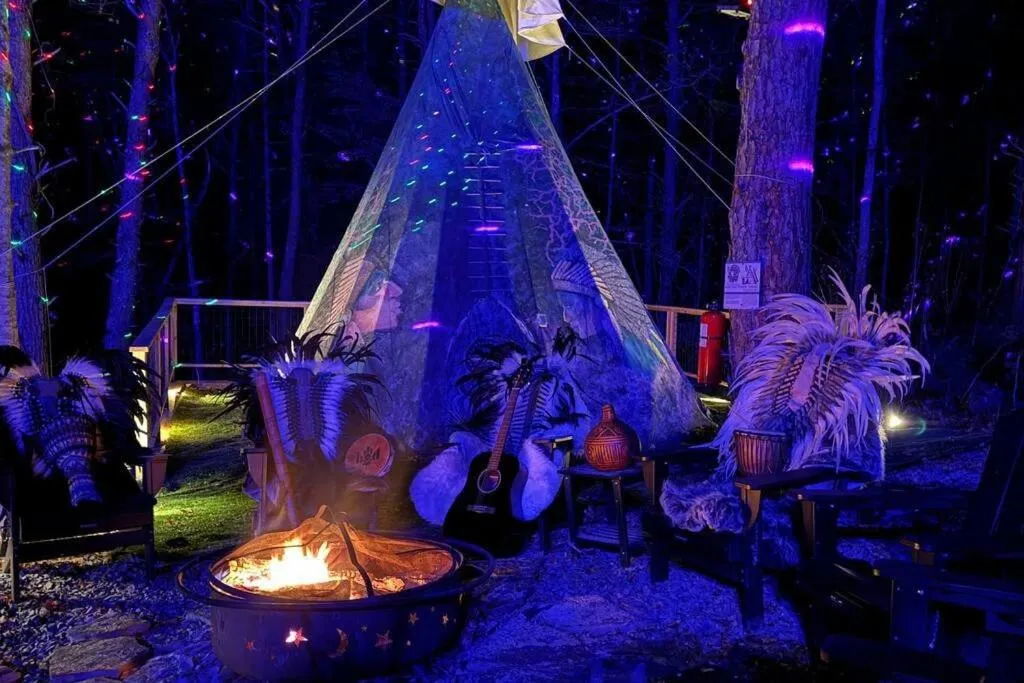 Enchanted Forest Cabin And Teepee! Lights & Laser Show! Private Hot Tub! Unique Stay!