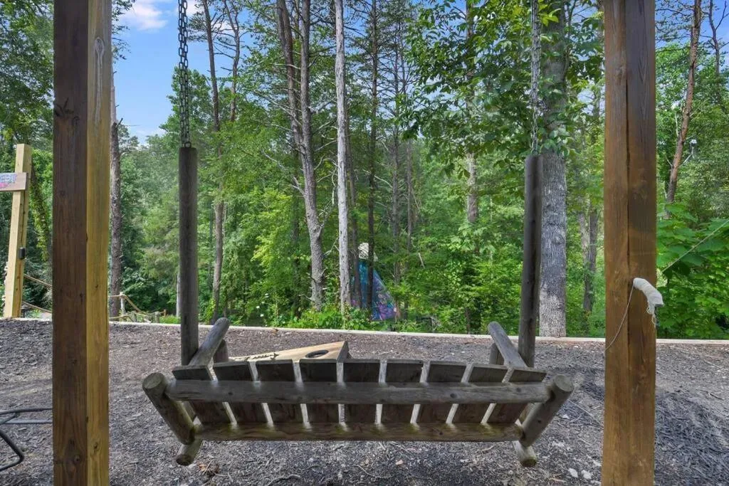 Enchanted Forest Cabin And Teepee! Lights & Laser Show! Private Hot Tub! Unique Stay!