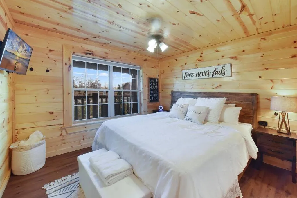 Bed in Enchanted Forest Cabin And Teepee! Lights & Laser Show! Private Hot Tub! Unique Stay!