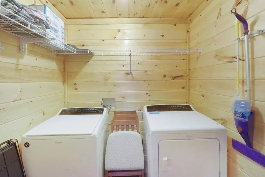 Enchanted Forest Cabin And Teepee! Lights & Laser Show! Private Hot Tub! Unique Stay!