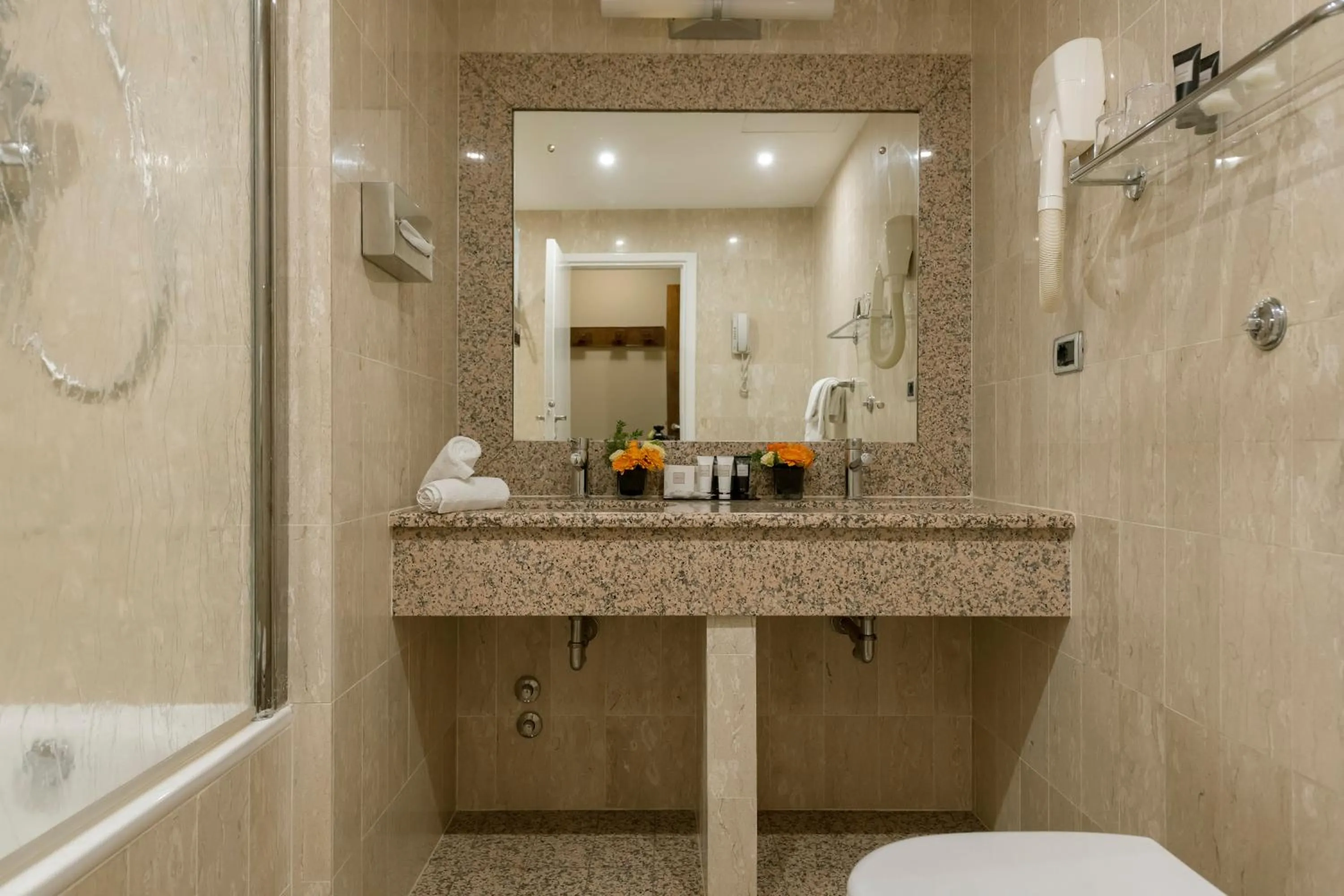 Bathroom in Bettoja Hotel Mediterraneo