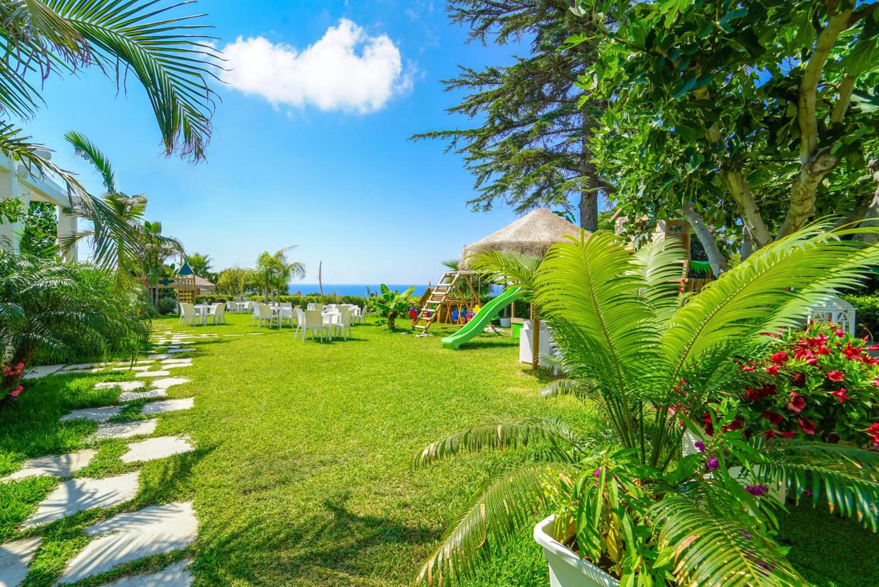 Garden view in La Bussola Hotel Calabria