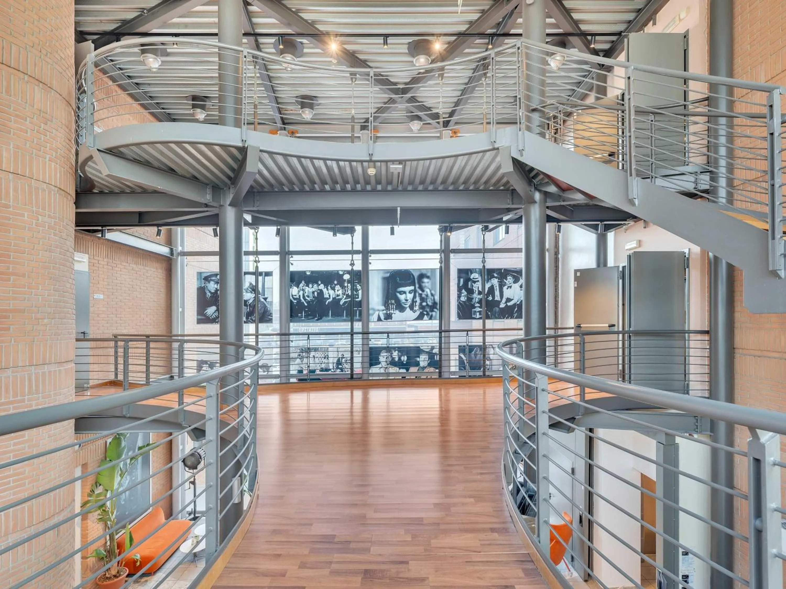 Lobby or reception in B&B HOTEL Milano Cologno Studios