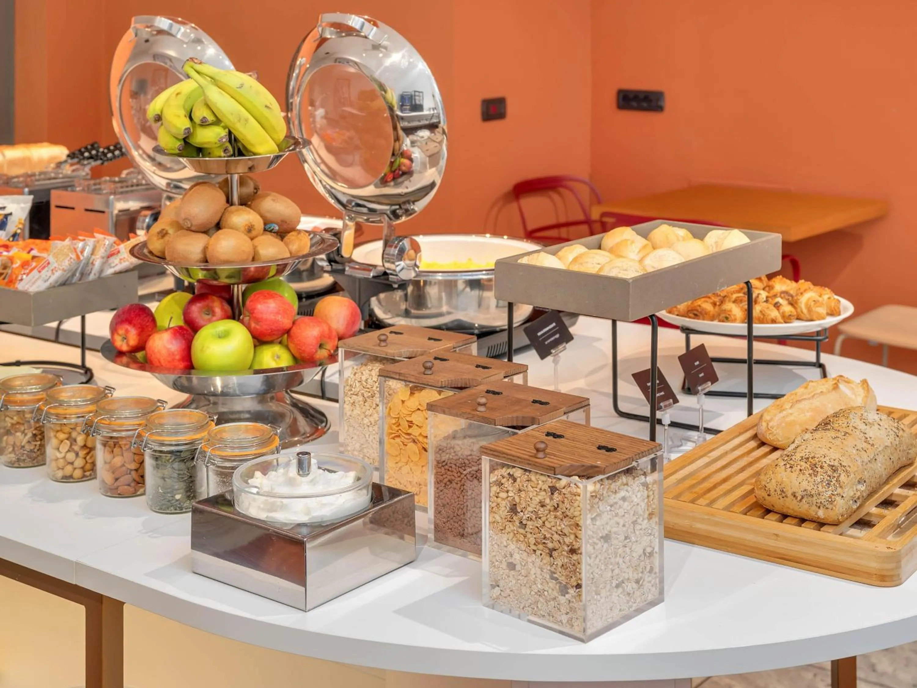 Restaurant/places to eat in B&B HOTEL Milano Cologno Studios