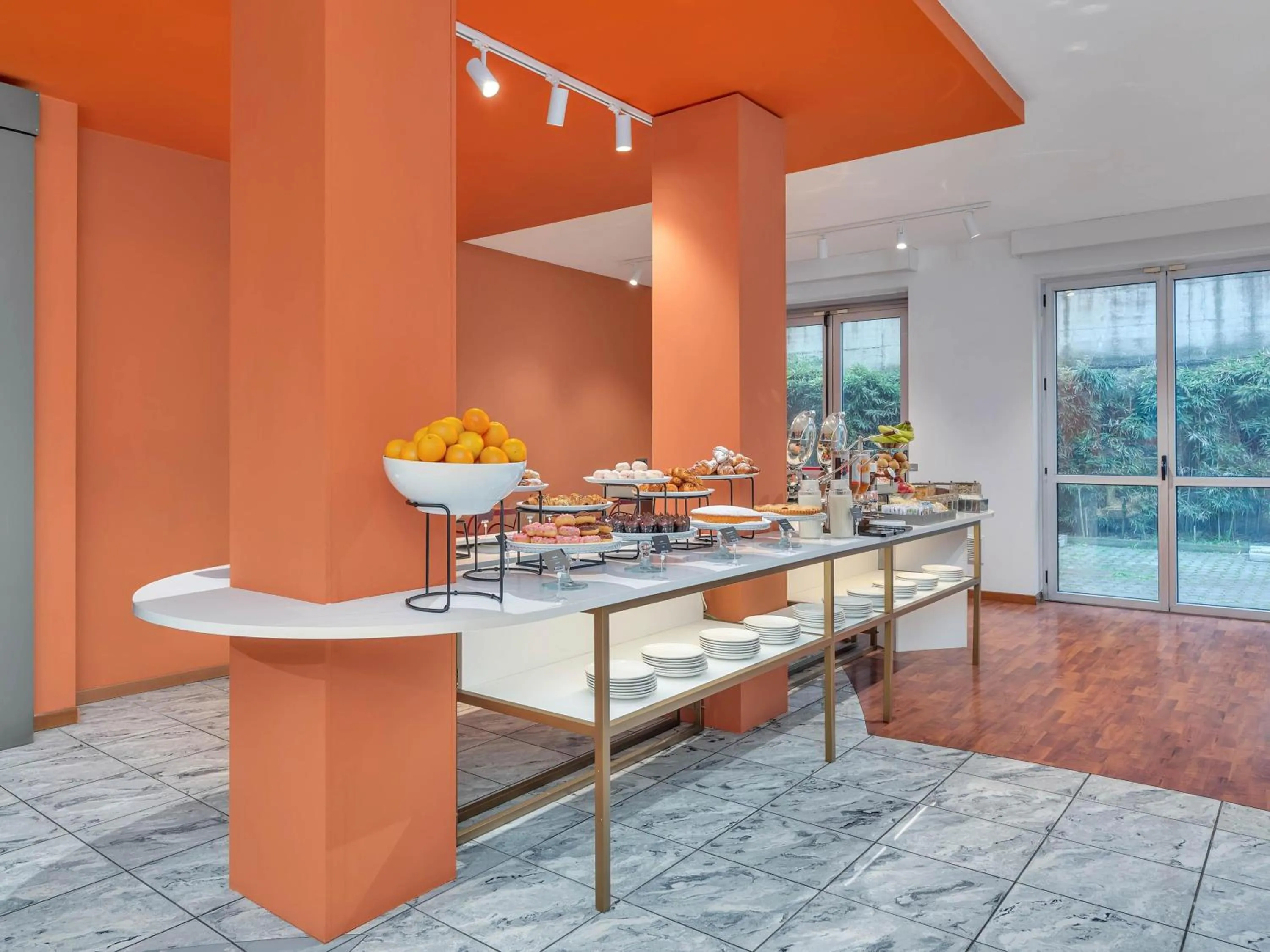 Restaurant/places to eat in B&B HOTEL Milano Cologno Studios