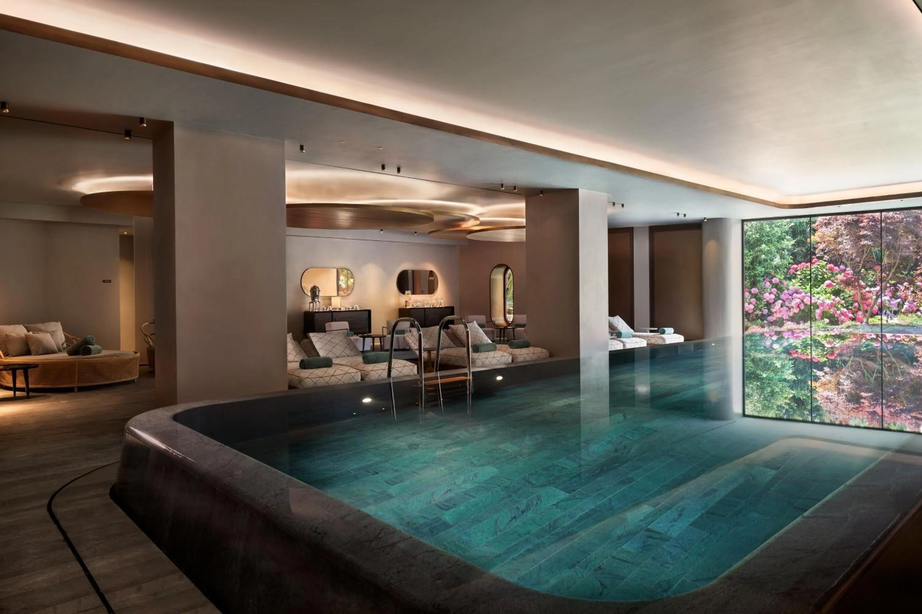 Swimming pool in Sheraton Lake Como Hotel