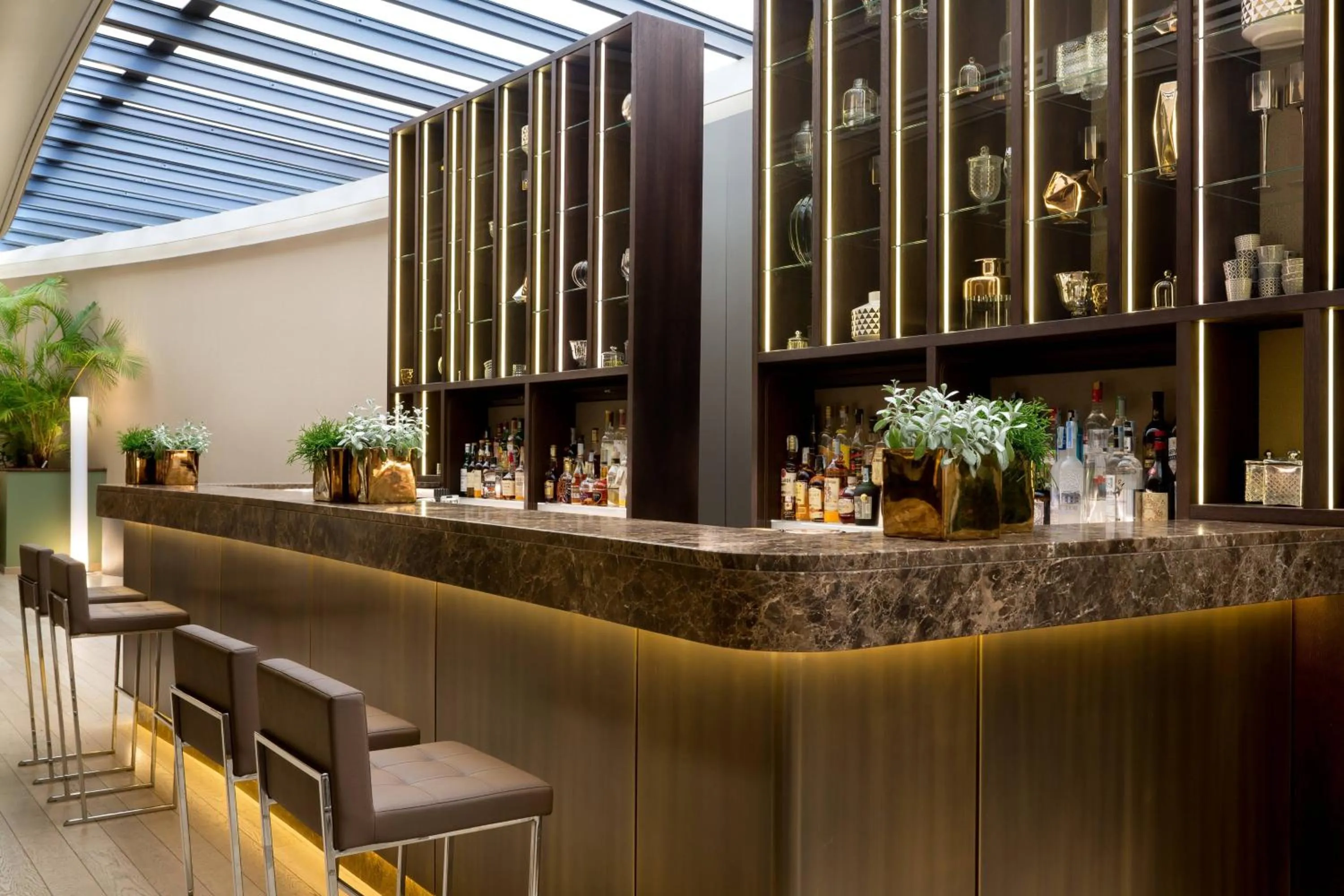 Lounge or bar in Sheraton Lake Como Hotel