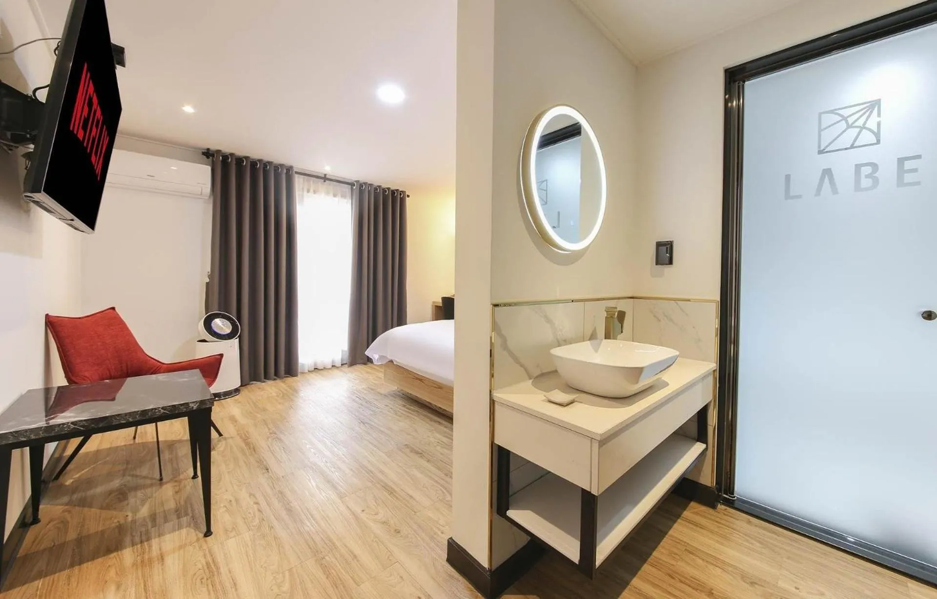 Bedroom, Bed in LABE Hotel