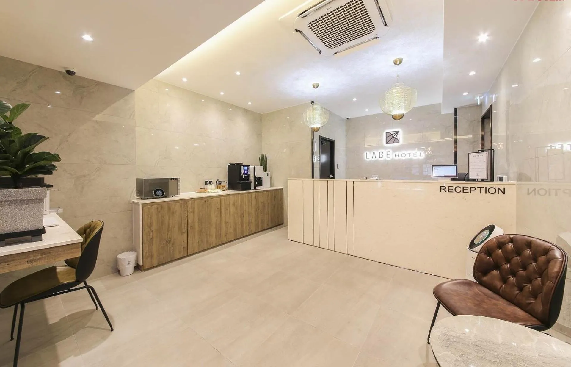 Lobby or reception in LABE Hotel