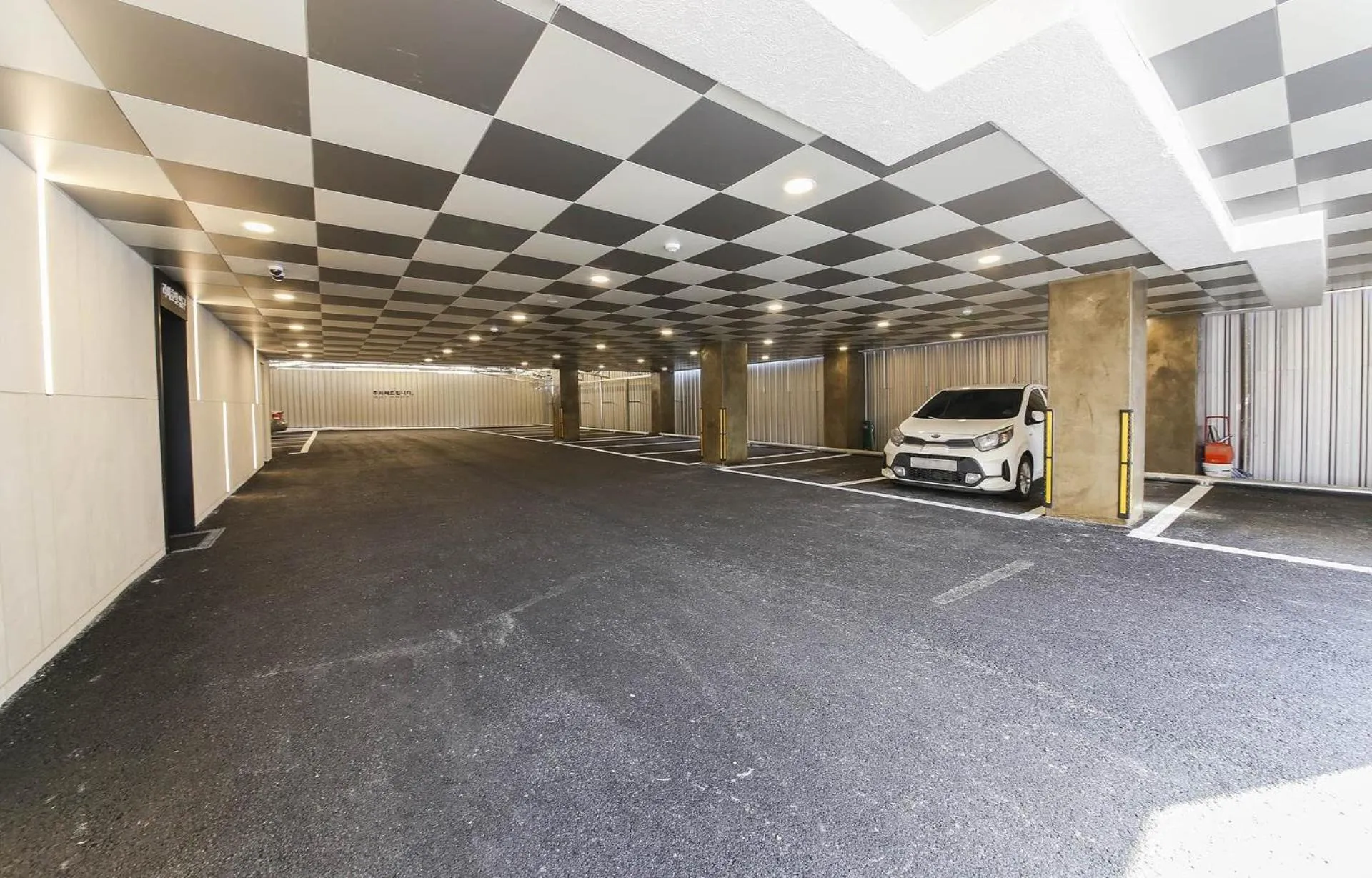 Facade/entrance in LABE Hotel