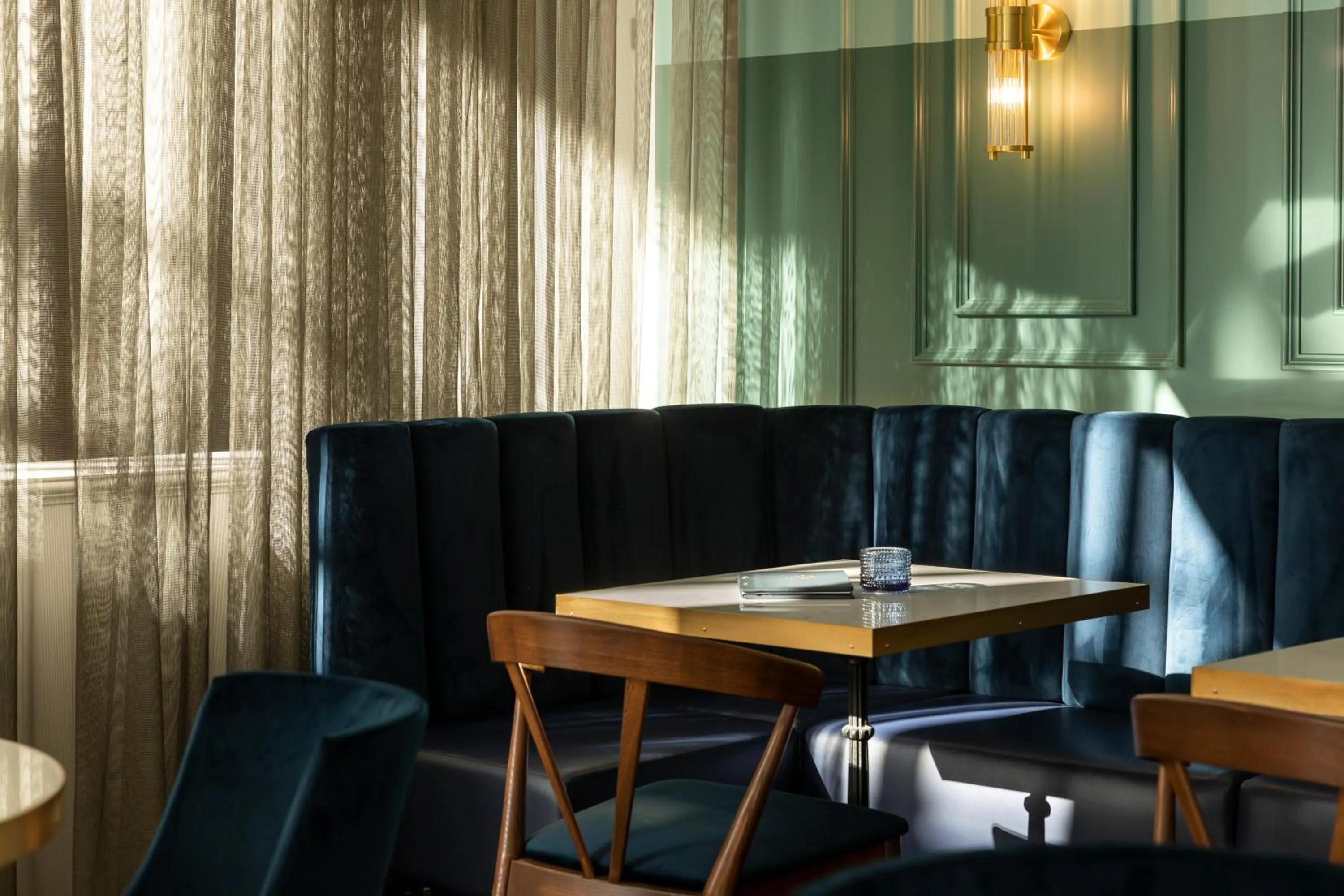 Restaurant/places to eat in The Mayfair