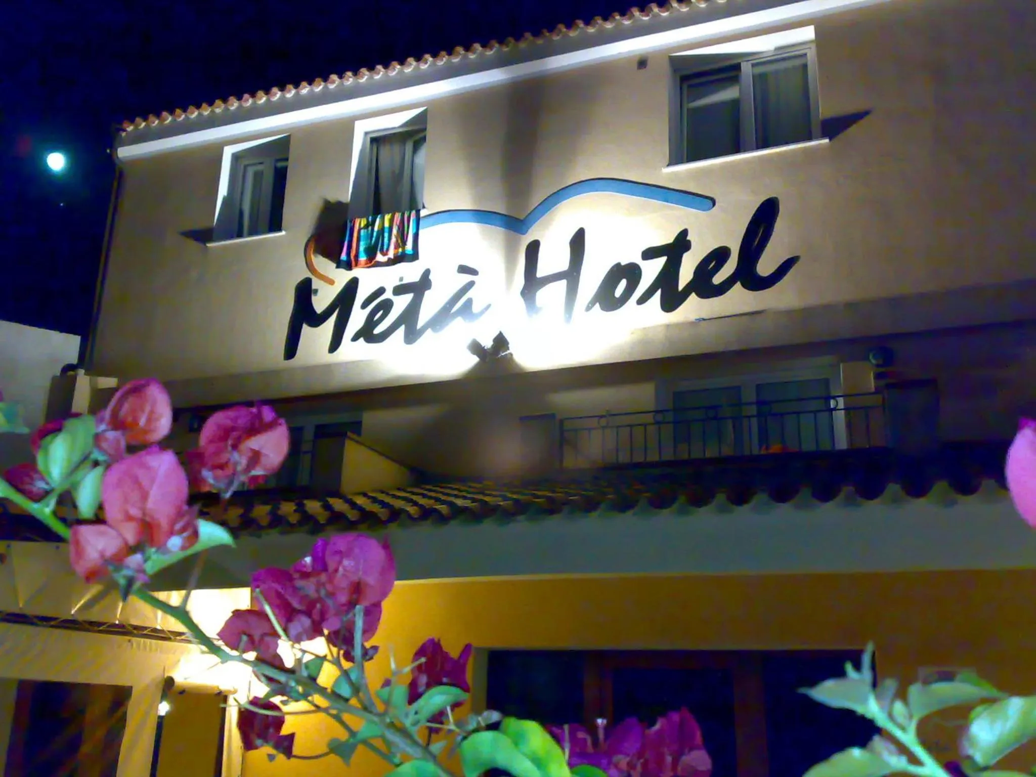Facade/entrance in Meta Hotel