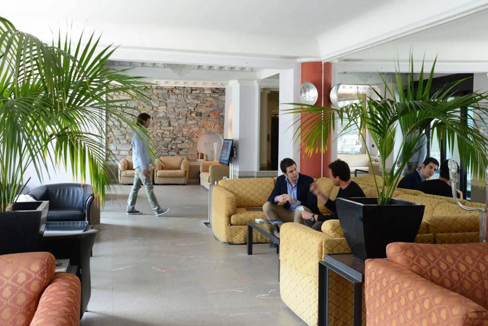 Guests in Hotel Metropole Suisse