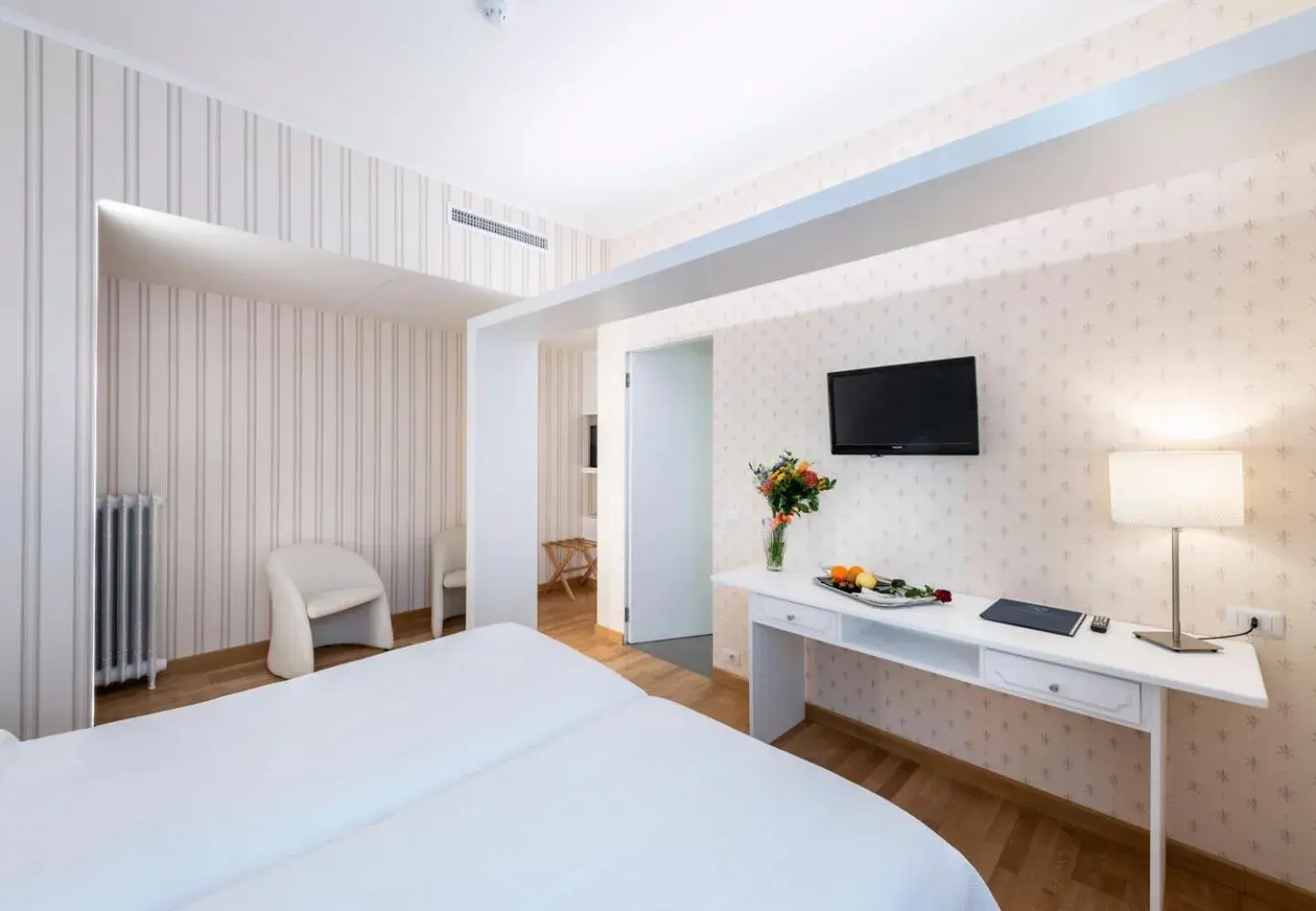 Bed in Hotel Metropole Suisse