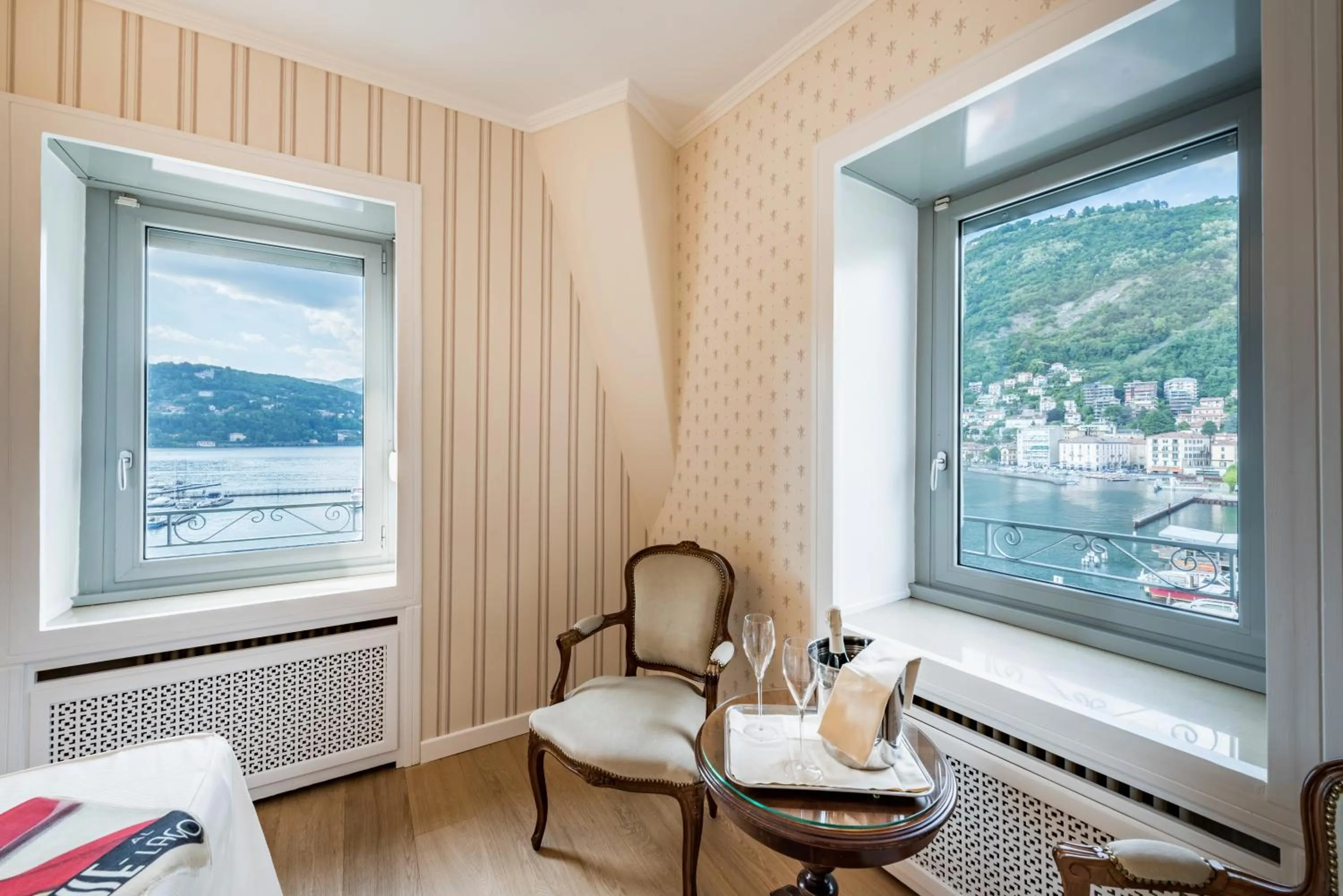 Seating area in Hotel Metropole Suisse