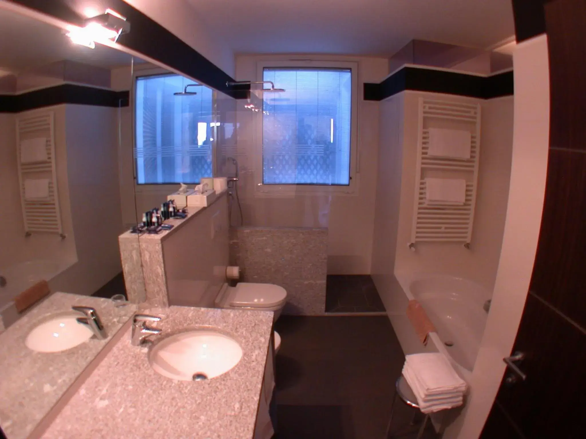 Bathroom in Hotel Metropole Suisse