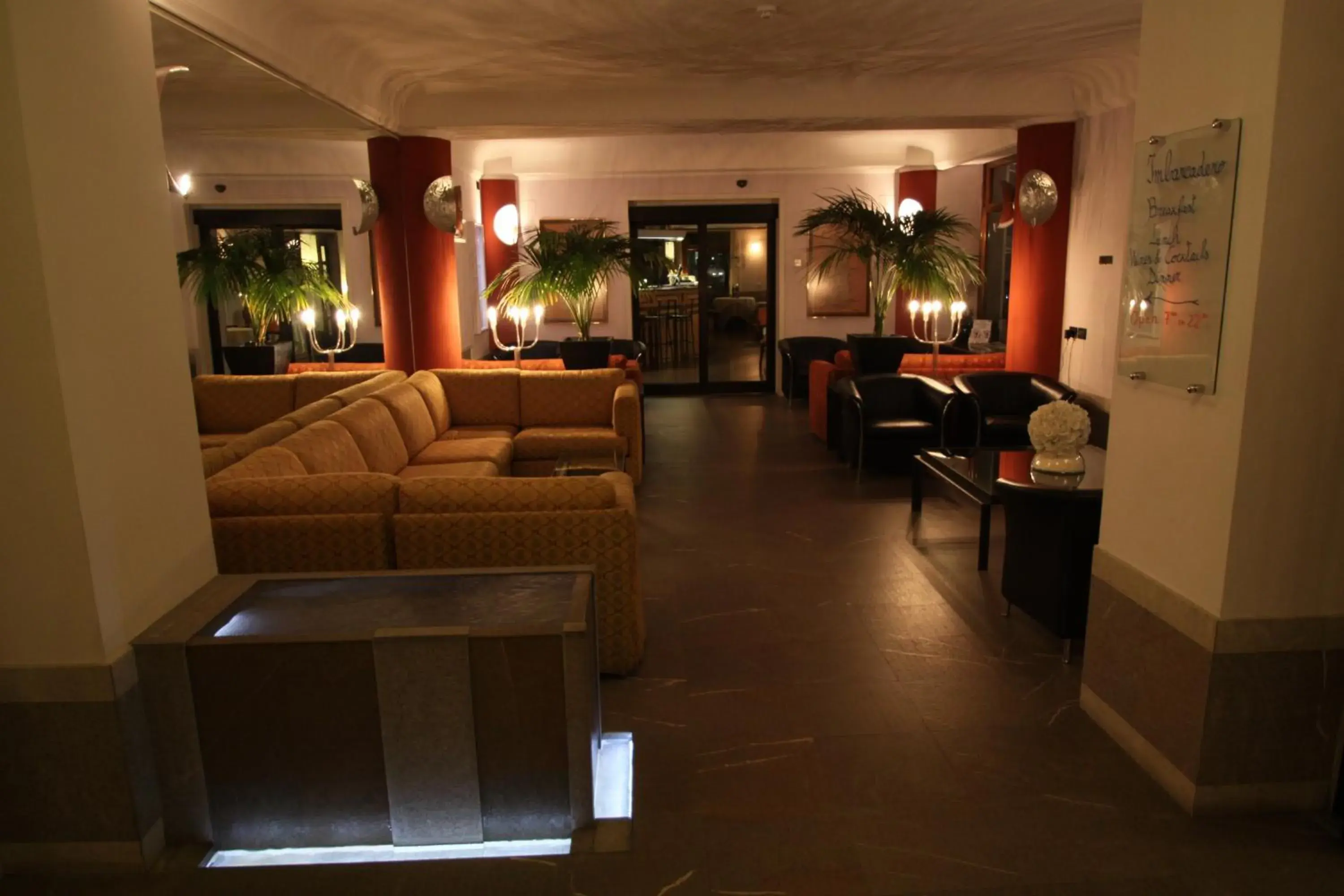 Lounge or bar, Lobby/Reception in Hotel Metropole Suisse