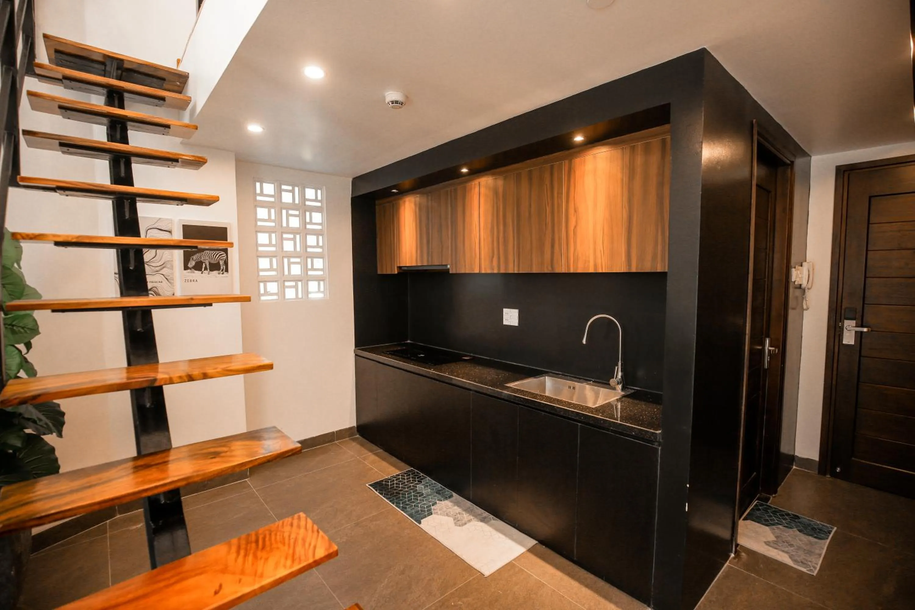 Kitchen or kitchenette in Fati Boutique Hotel & Apartment