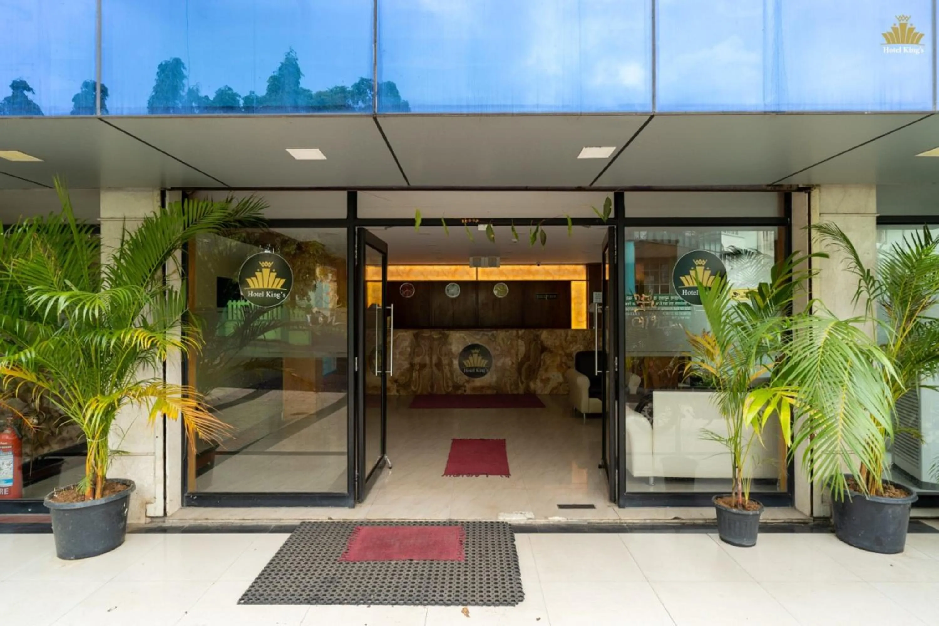 Facade/entrance in Hotel The King's