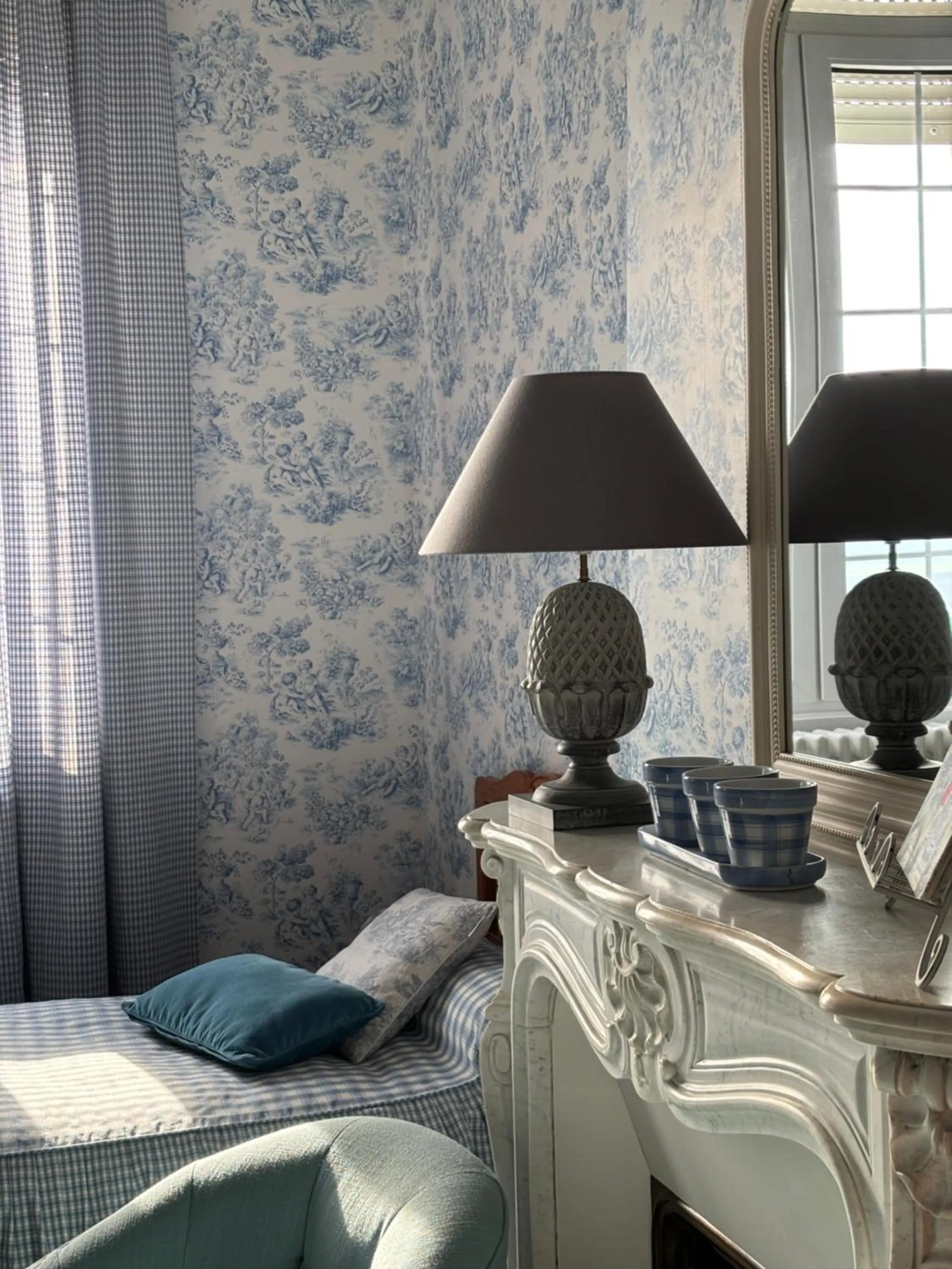 Decorative detail, Bed in Ferme De Bonavis