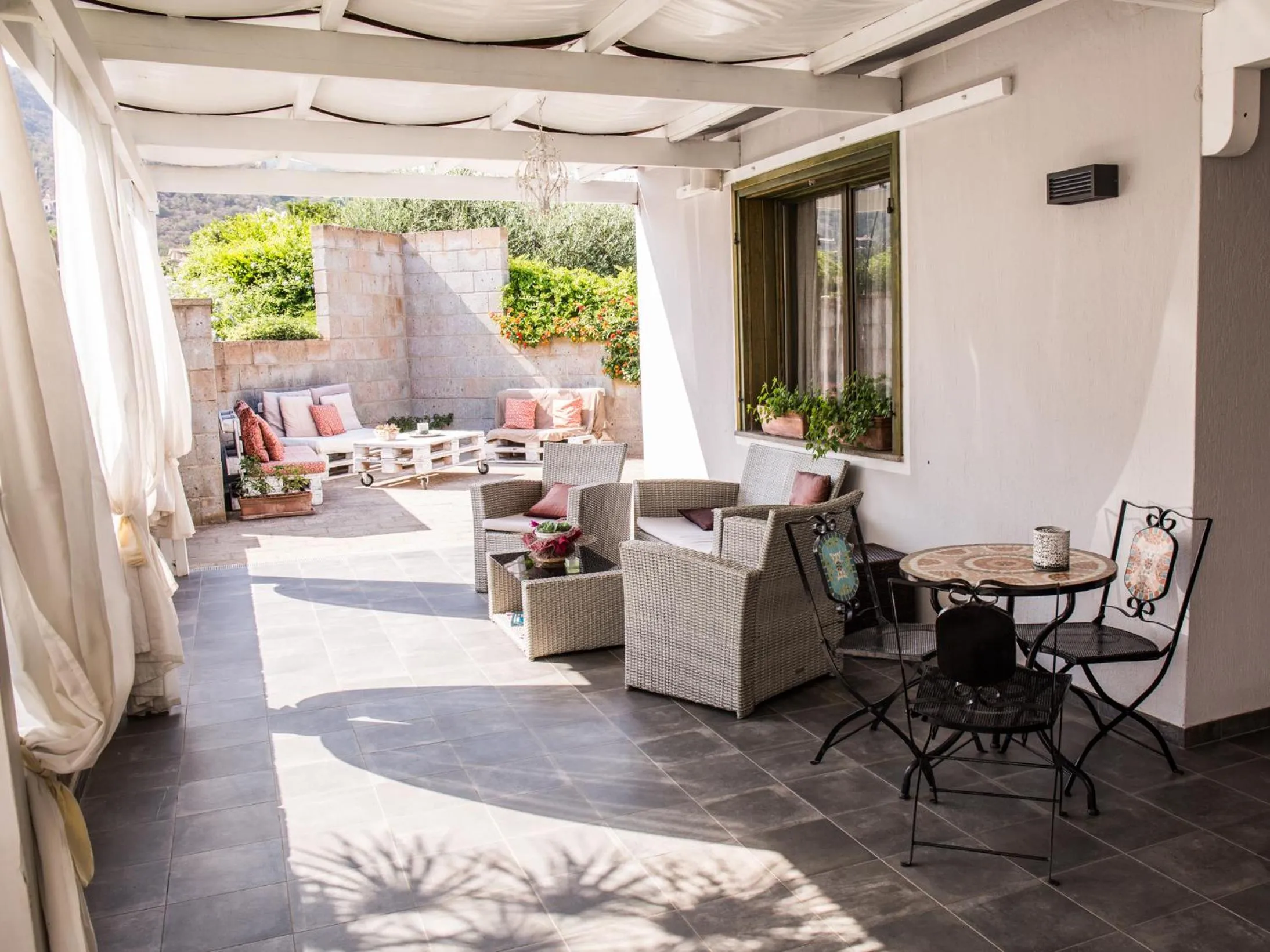 Patio in Albaruja Hotel