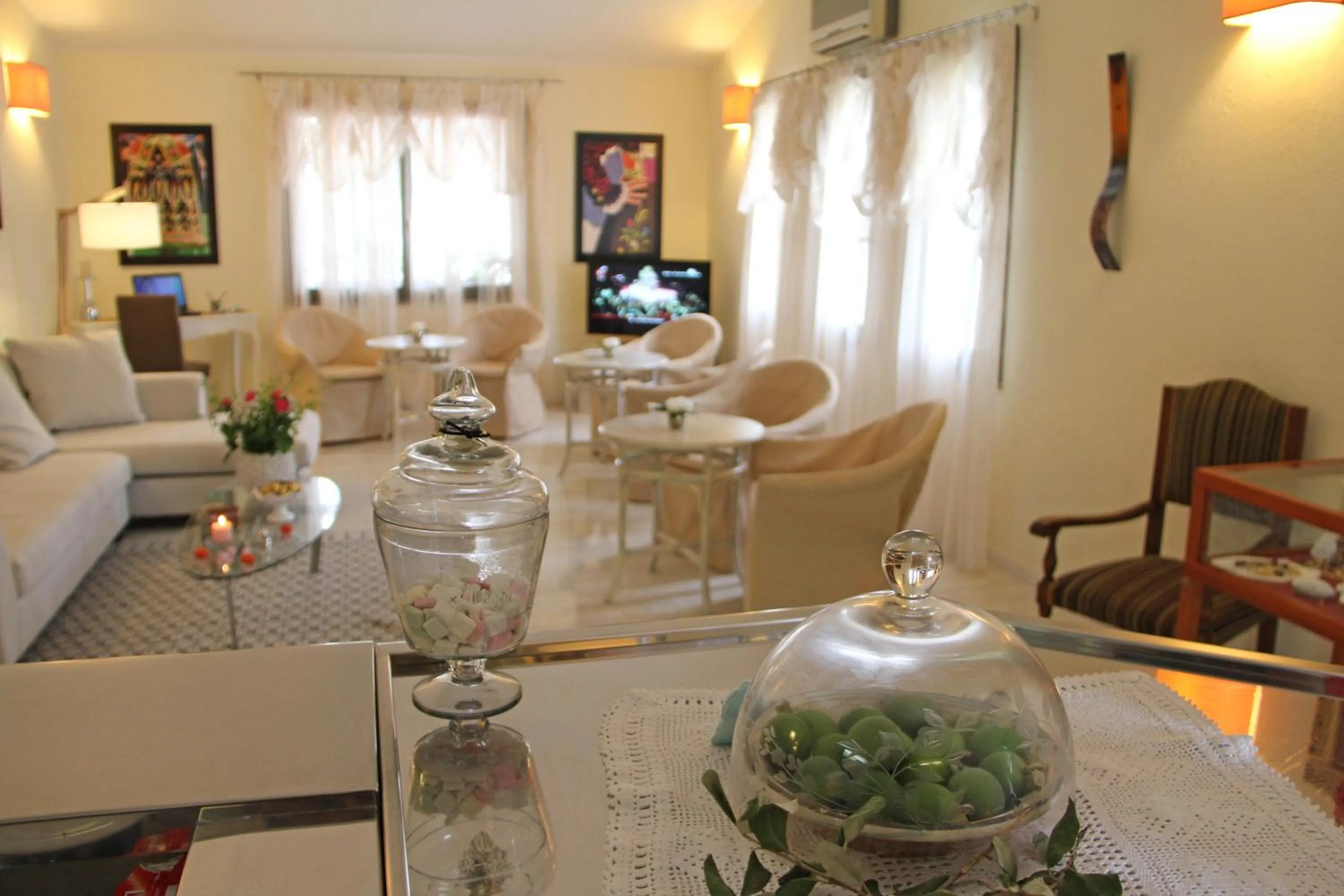 Communal lounge/ TV room in Albaruja Hotel