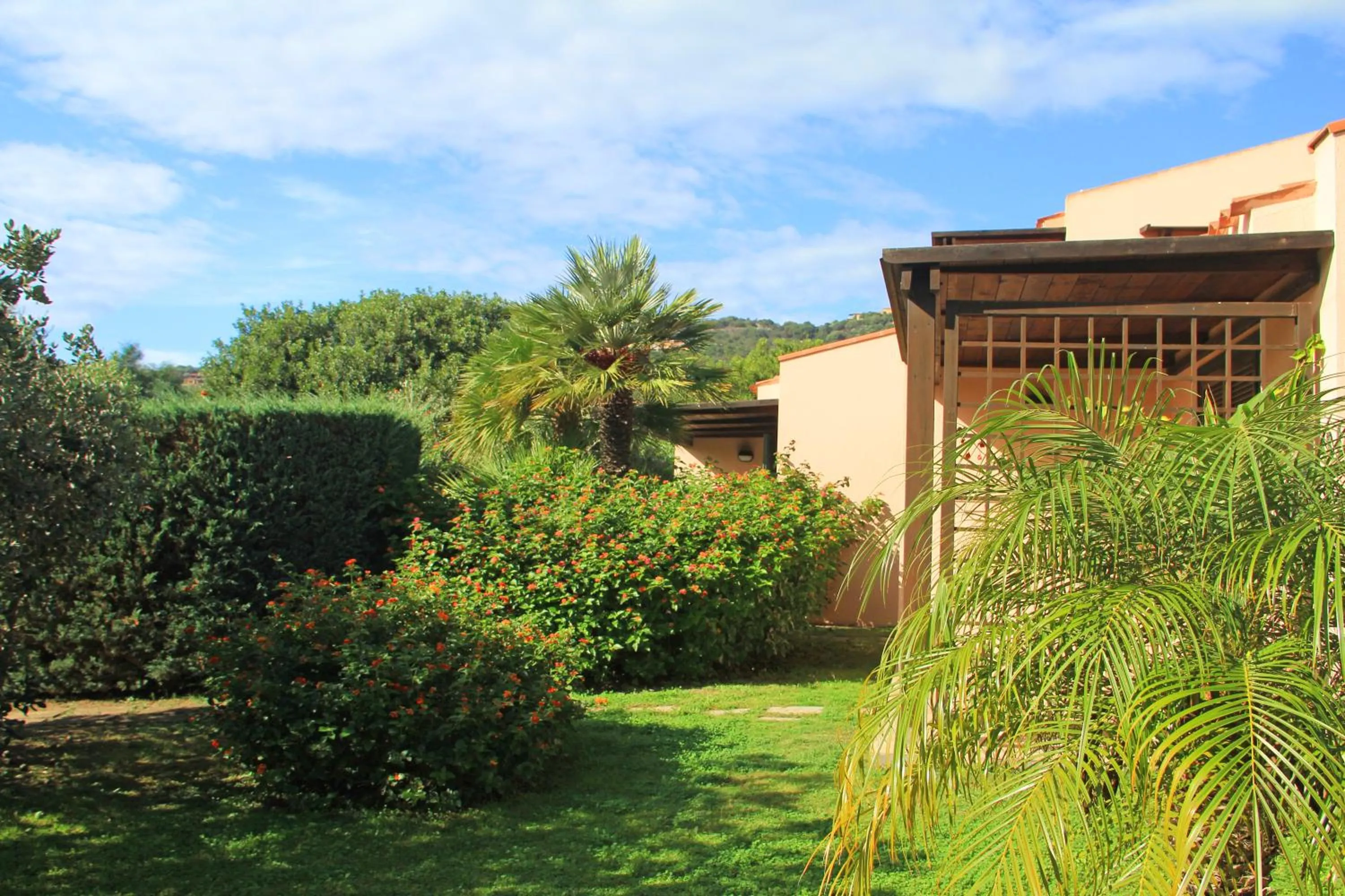Garden in Albaruja Hotel