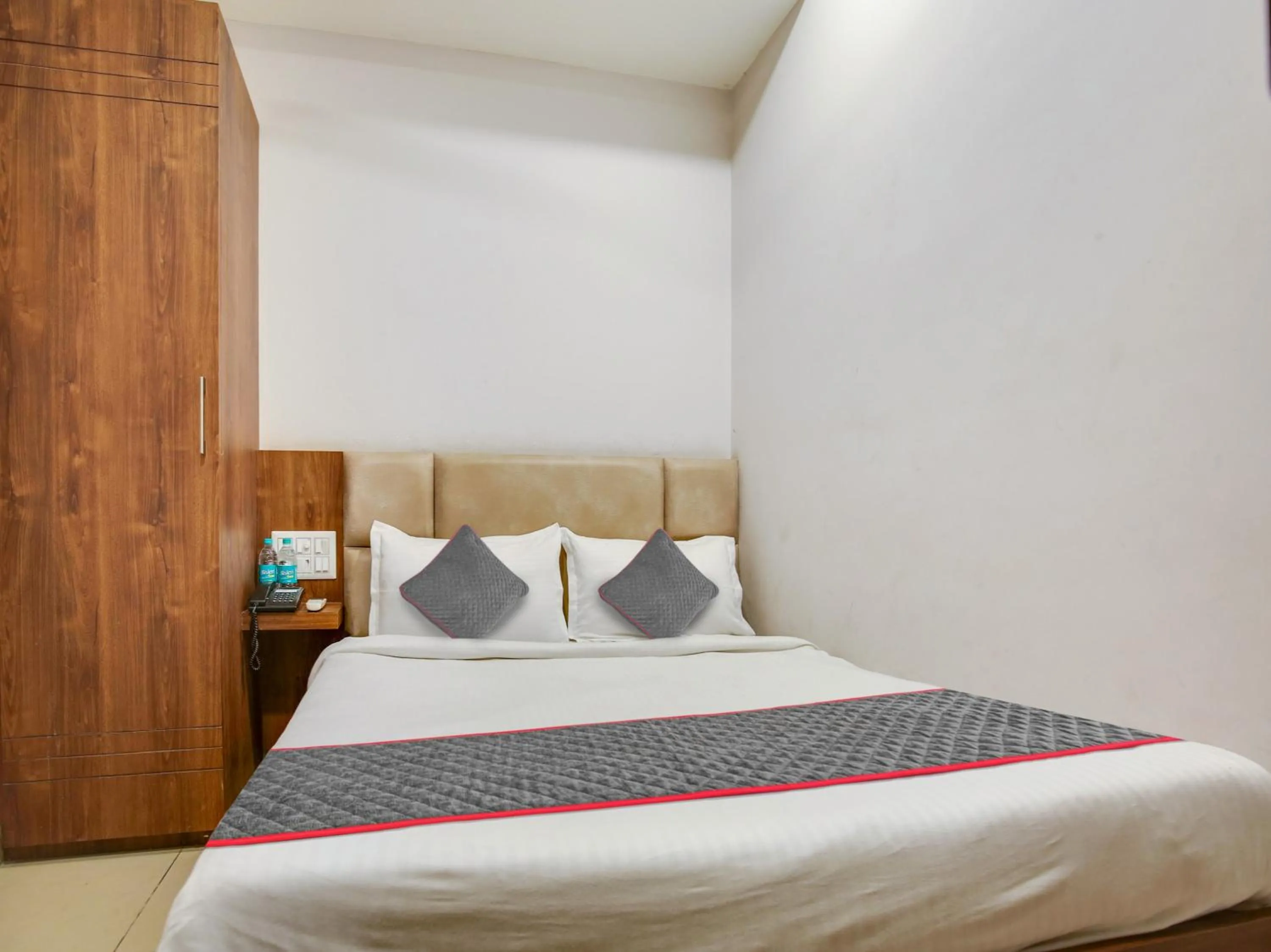 Bedroom, Bed in Hotel Ludhiana Regency