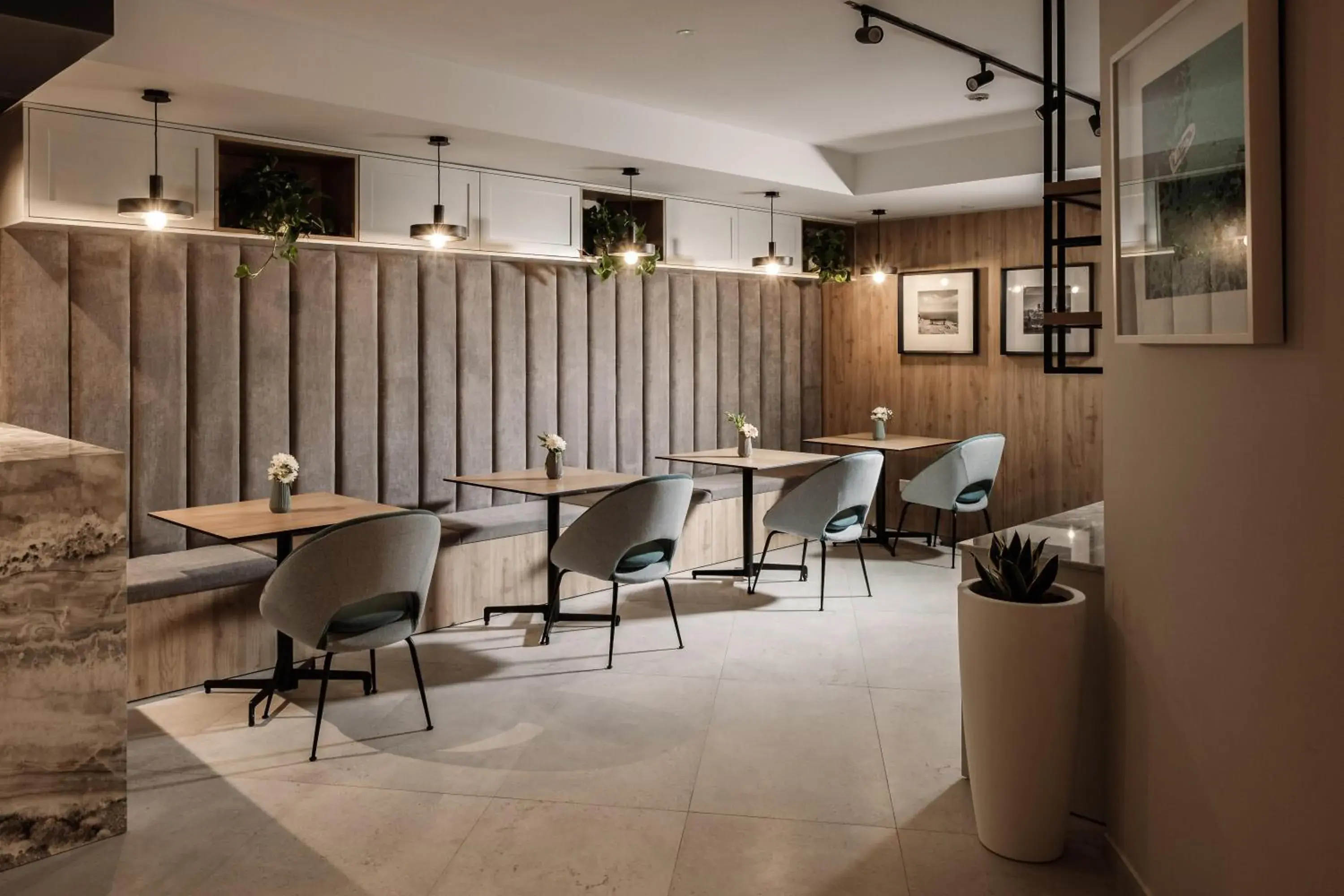 Restaurant/places to eat in Amery House Restaurant/places to eat in Amery House