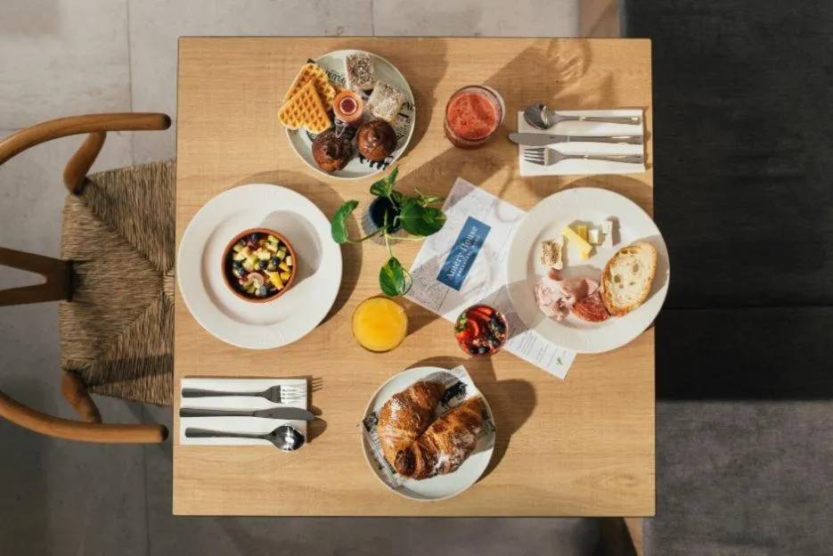 Breakfast in Amery House