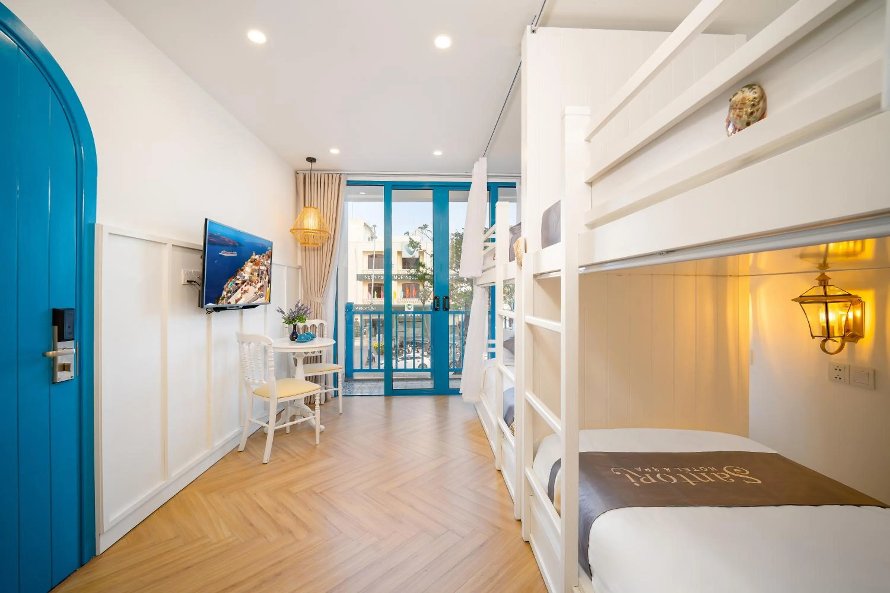 bunk bed, Bed in Santori Hotel And Spa