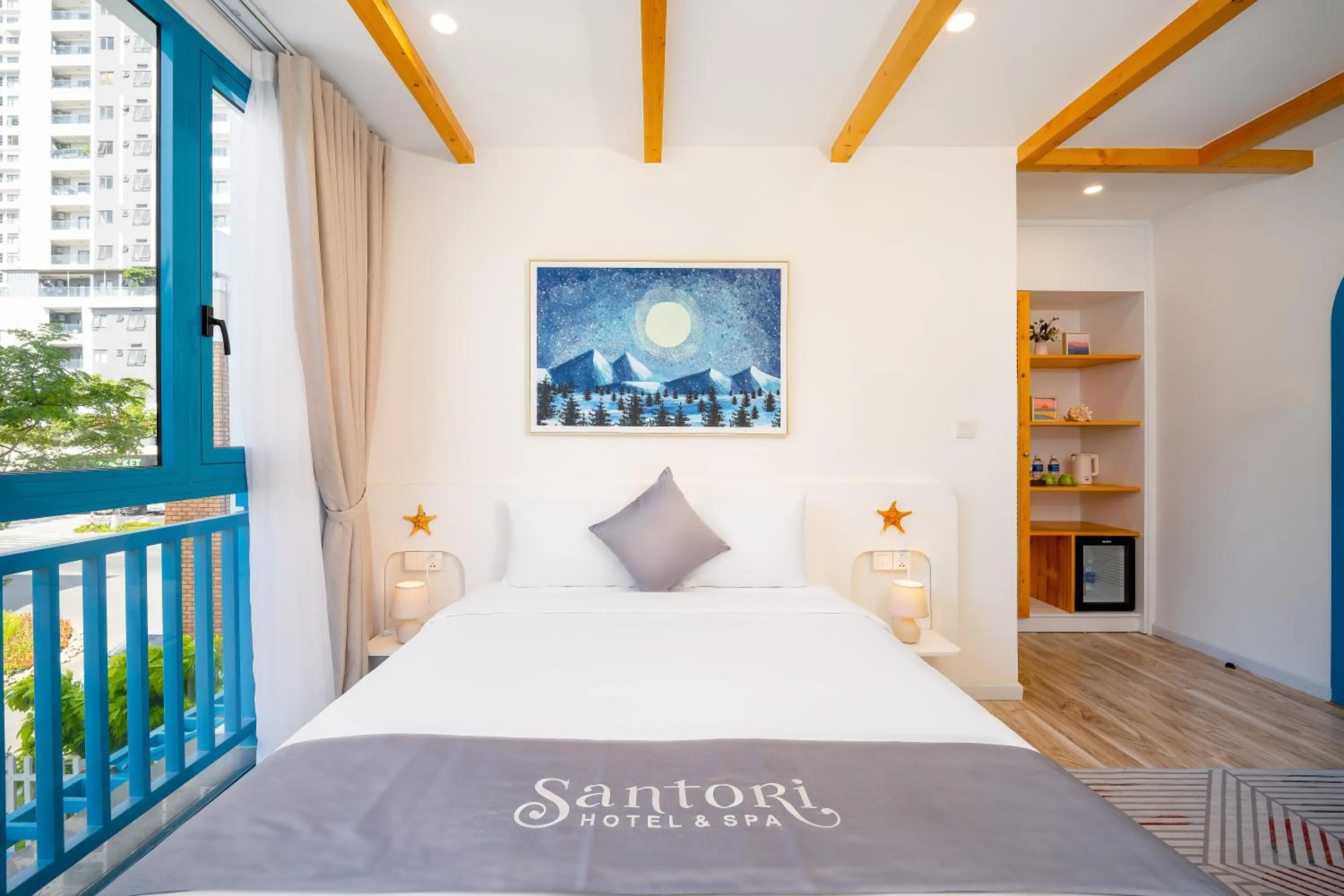 Bed in Santori Hotel And Spa