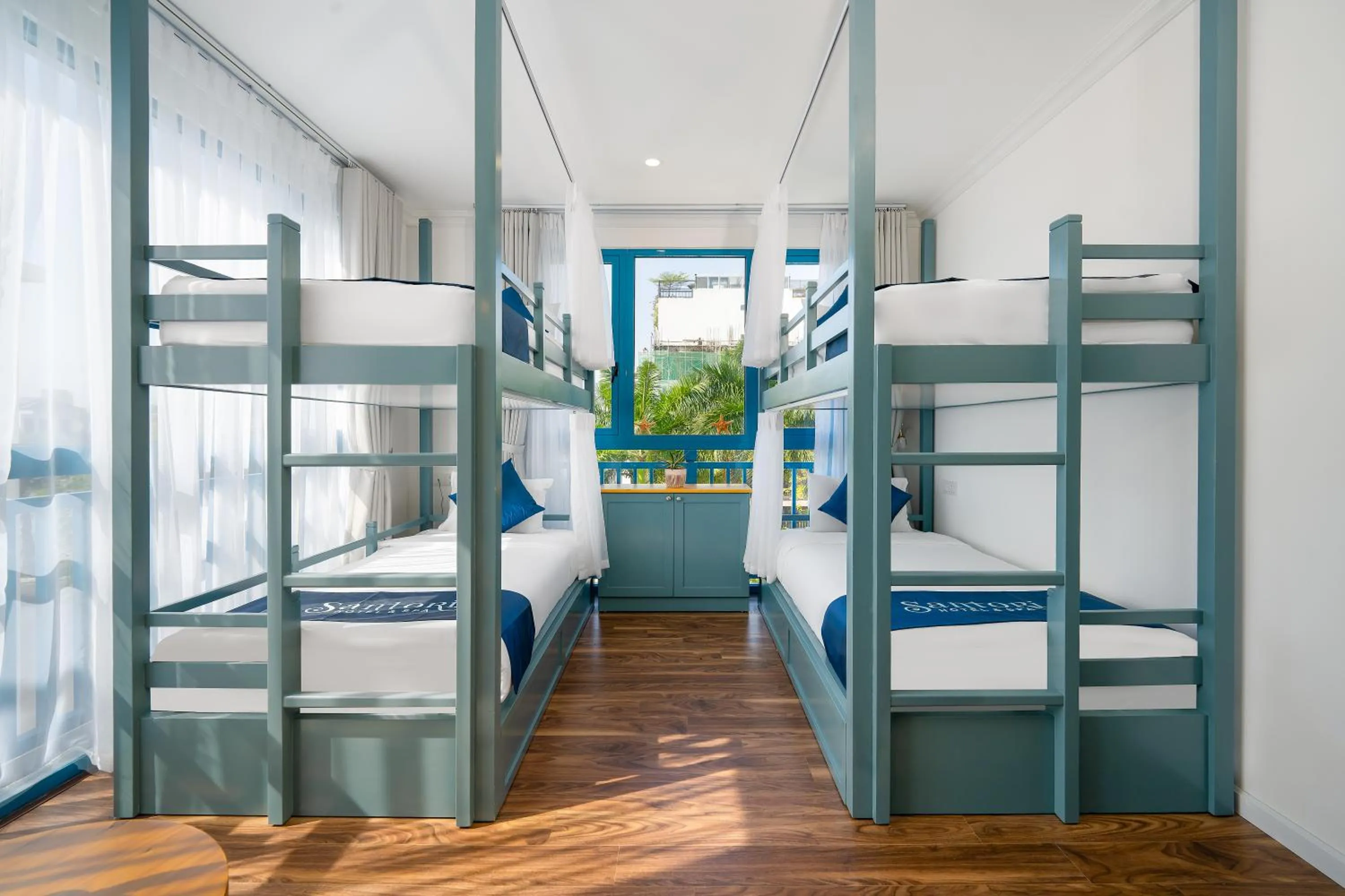 bunk bed, Bed in Santori Hotel And Spa