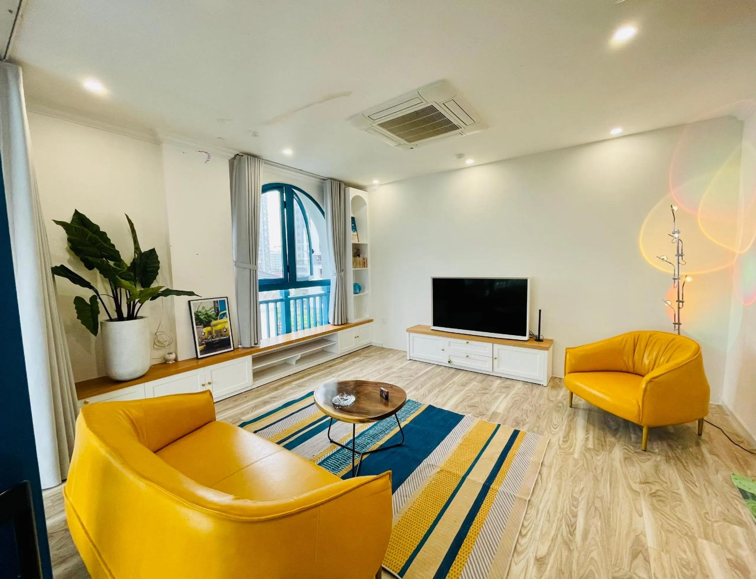 TV and multimedia in Santori Hotel And Spa