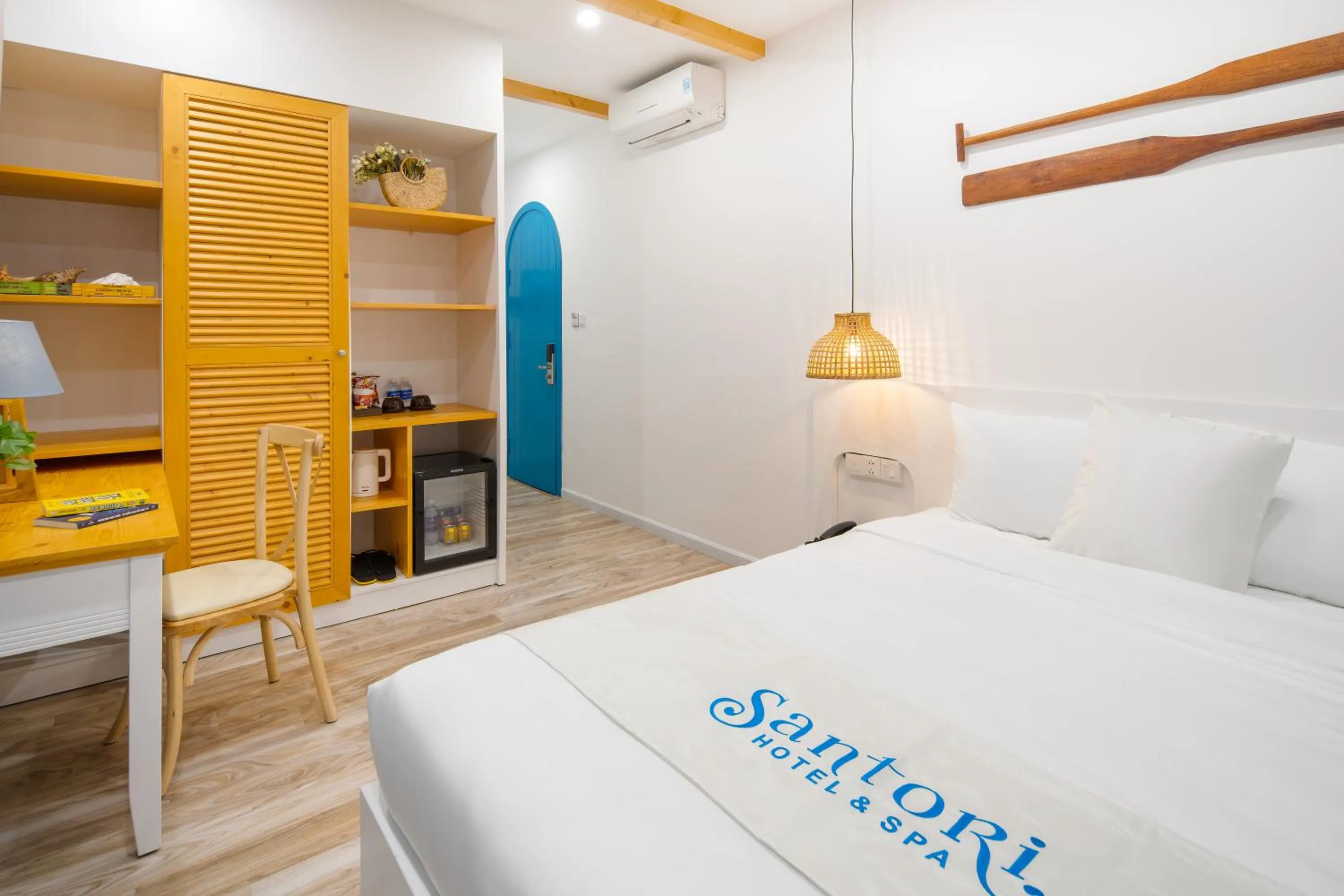 Bed in Santori Hotel And Spa