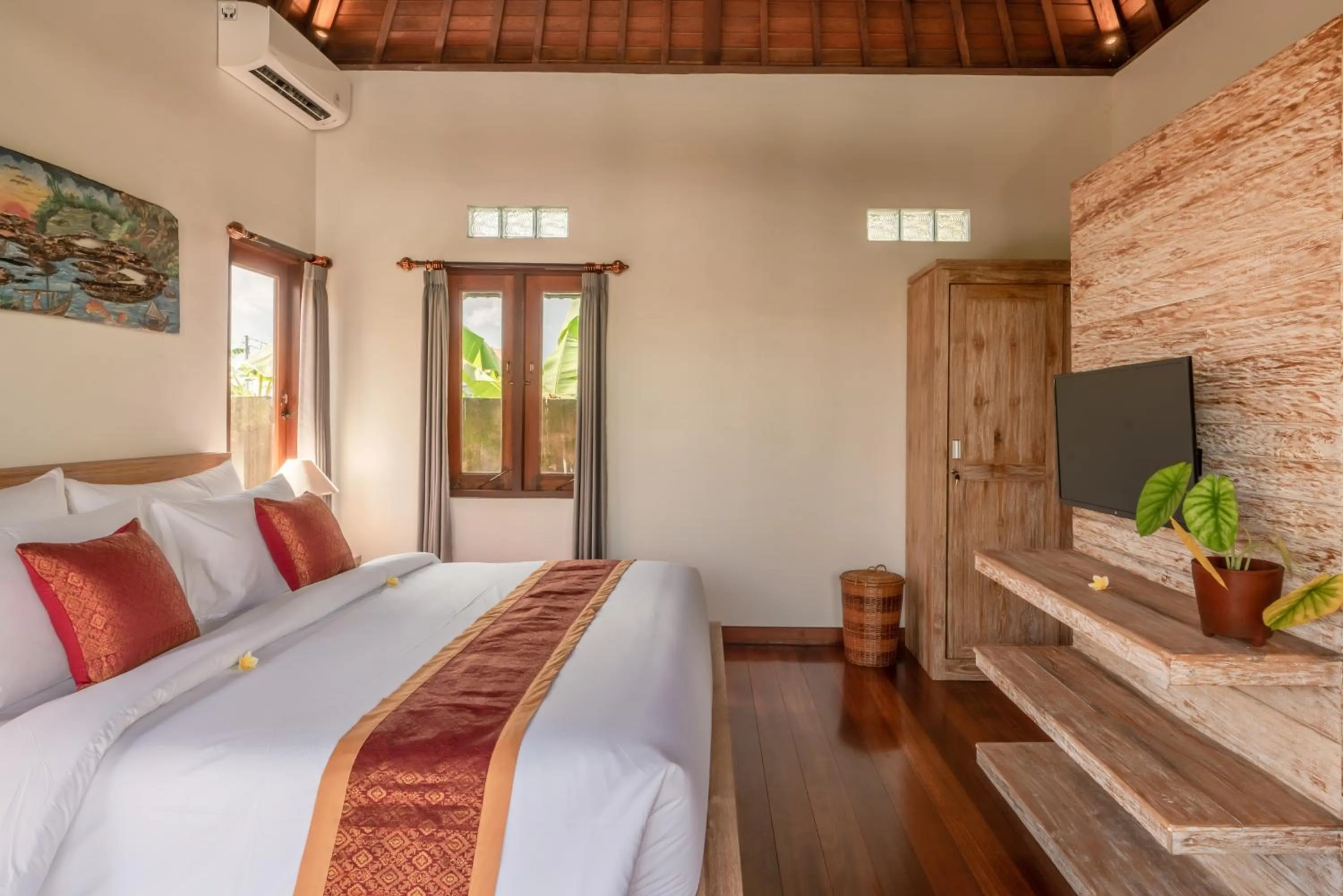 Bed in Sridewi Villas Ubud