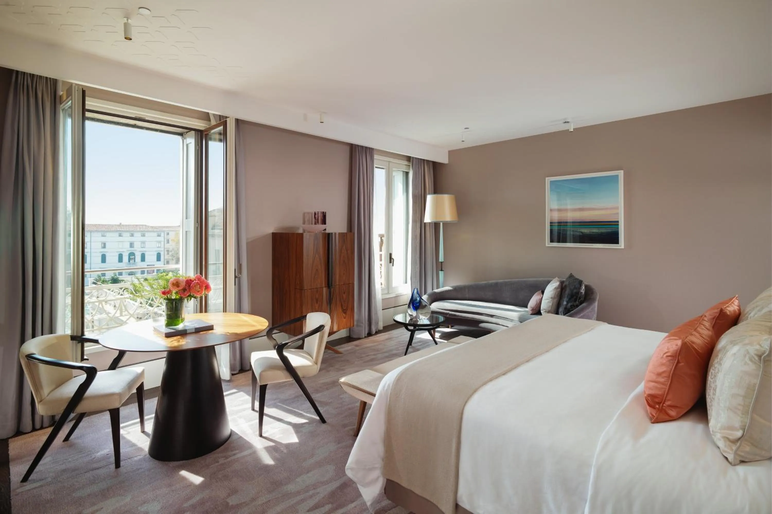 Photo of the whole room, Bed in The St. Regis Venice