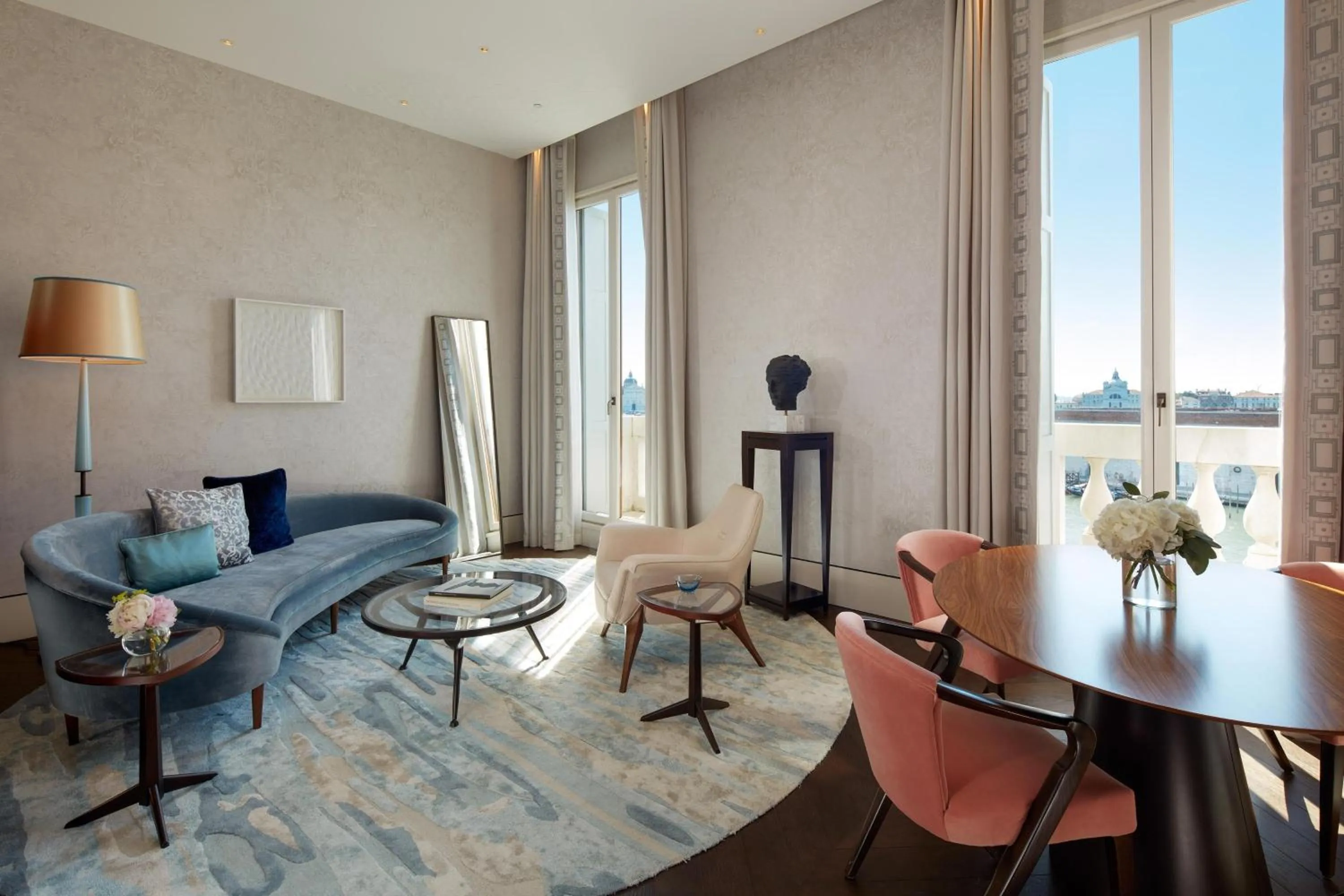 Photo of the whole room in The St. Regis Venice
