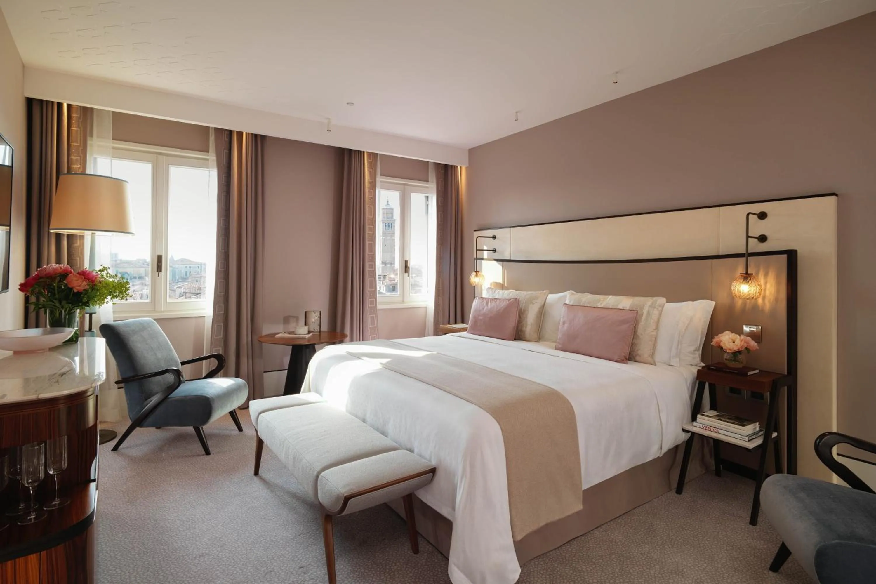 Photo of the whole room, Bed in The St. Regis Venice