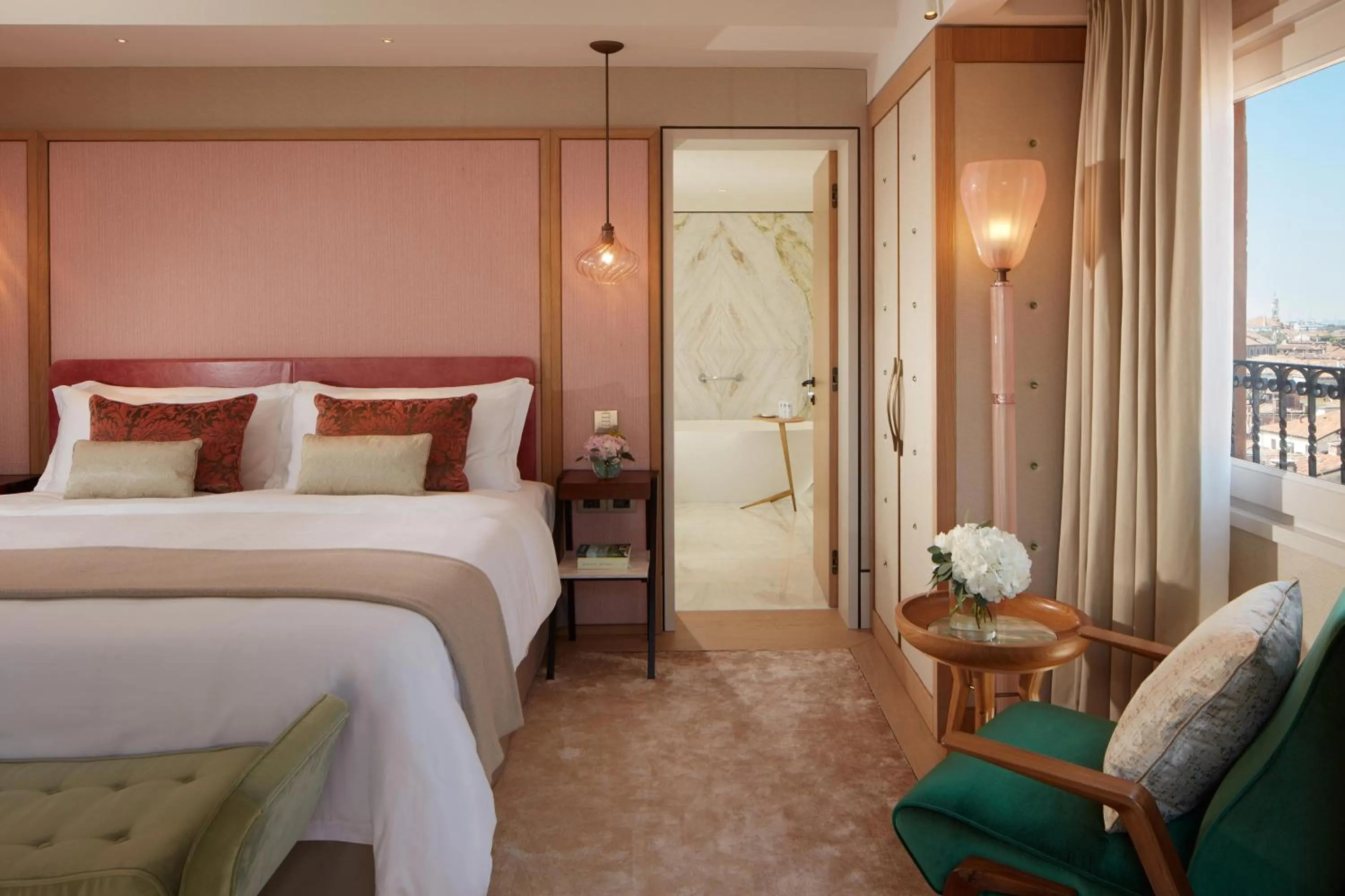 Bedroom, Bed in The St. Regis Venice