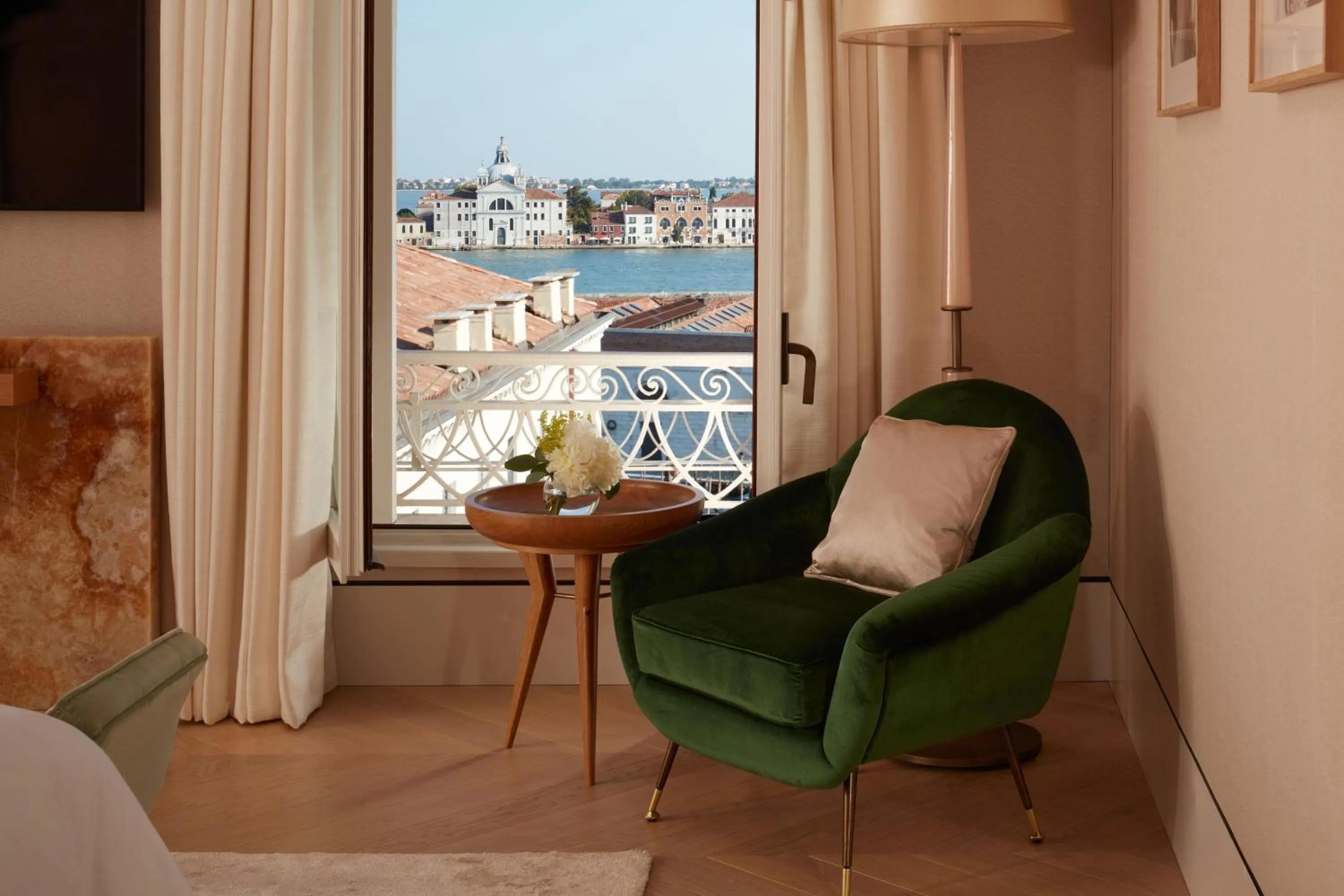 Photo of the whole room in The St. Regis Venice