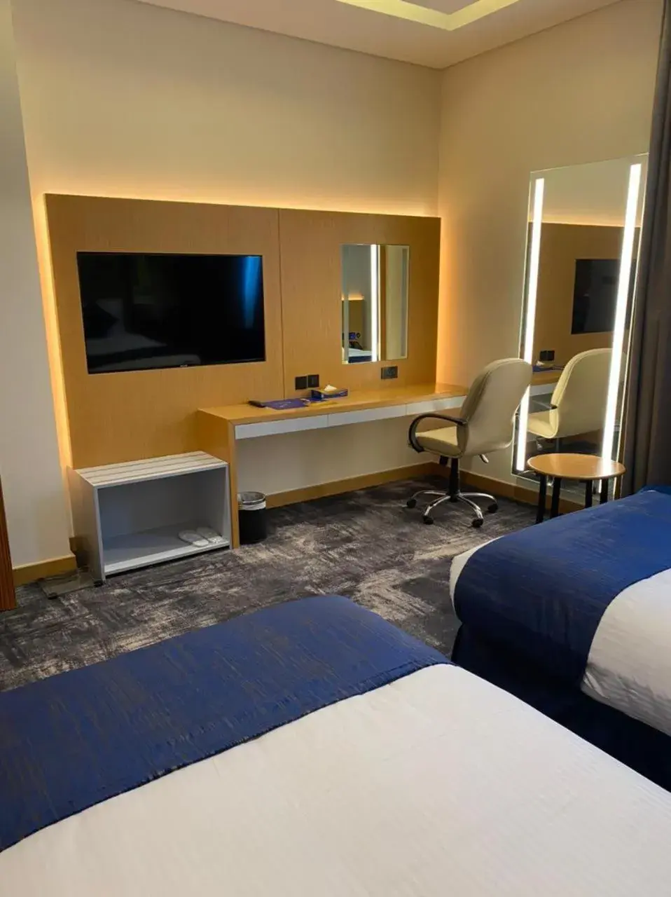 Deluxe Twin Room in AL HAYAT HOTEL Deluxe Twin Room in AL HAYAT HOTEL