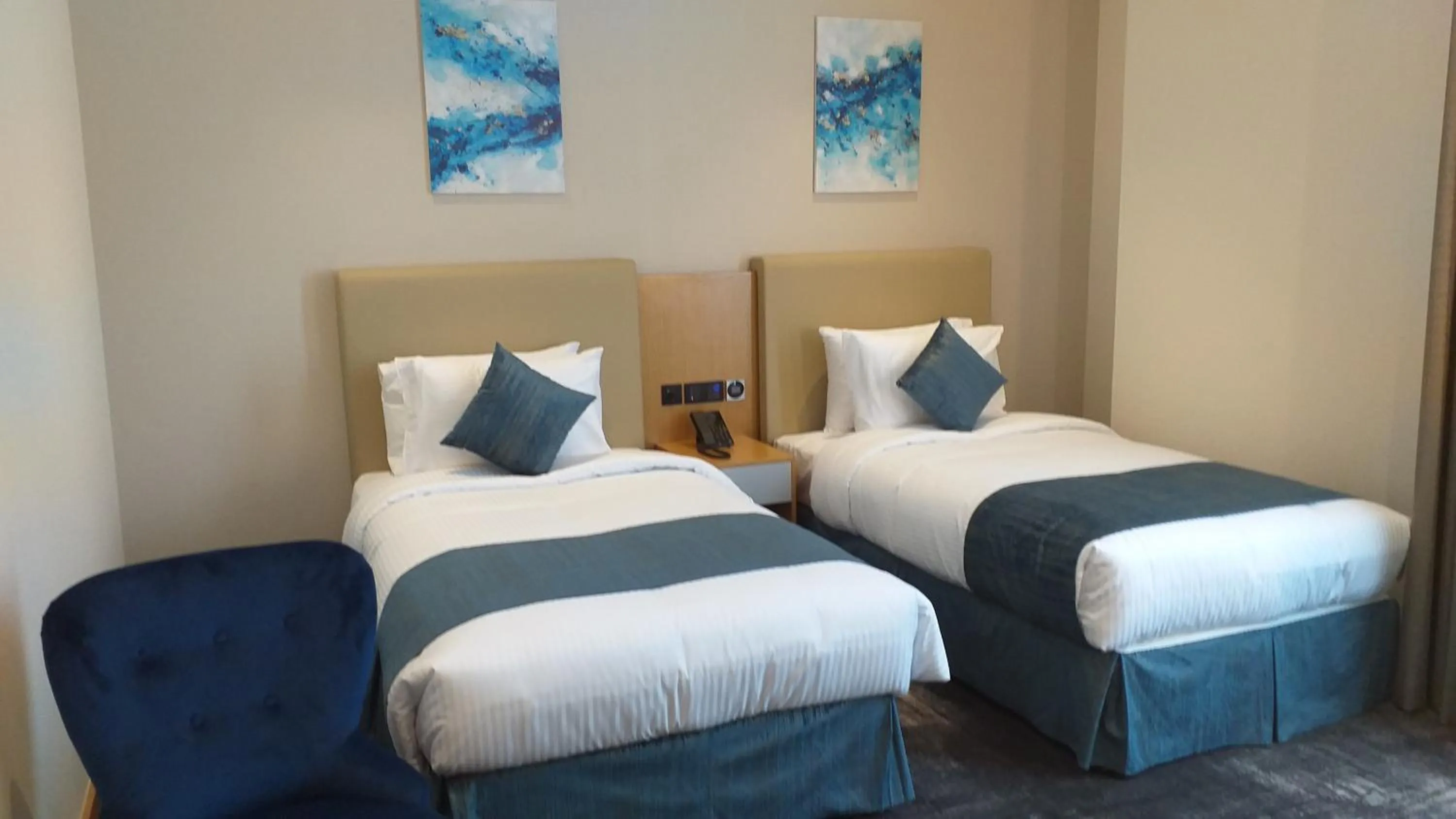 Bed in AL HAYAT HOTEL