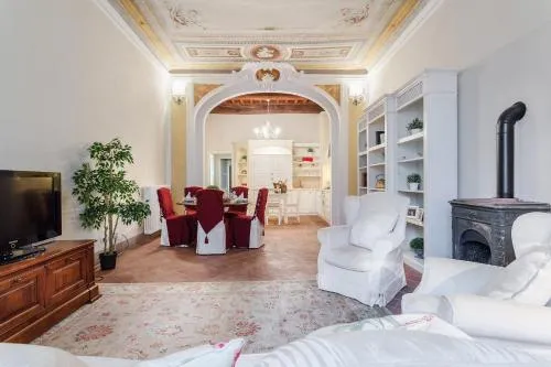Casa Daniela, BEYOND THE EXTRAORDINARY Romantic Quiet Spacious Apartment Next to Guinigi Tower