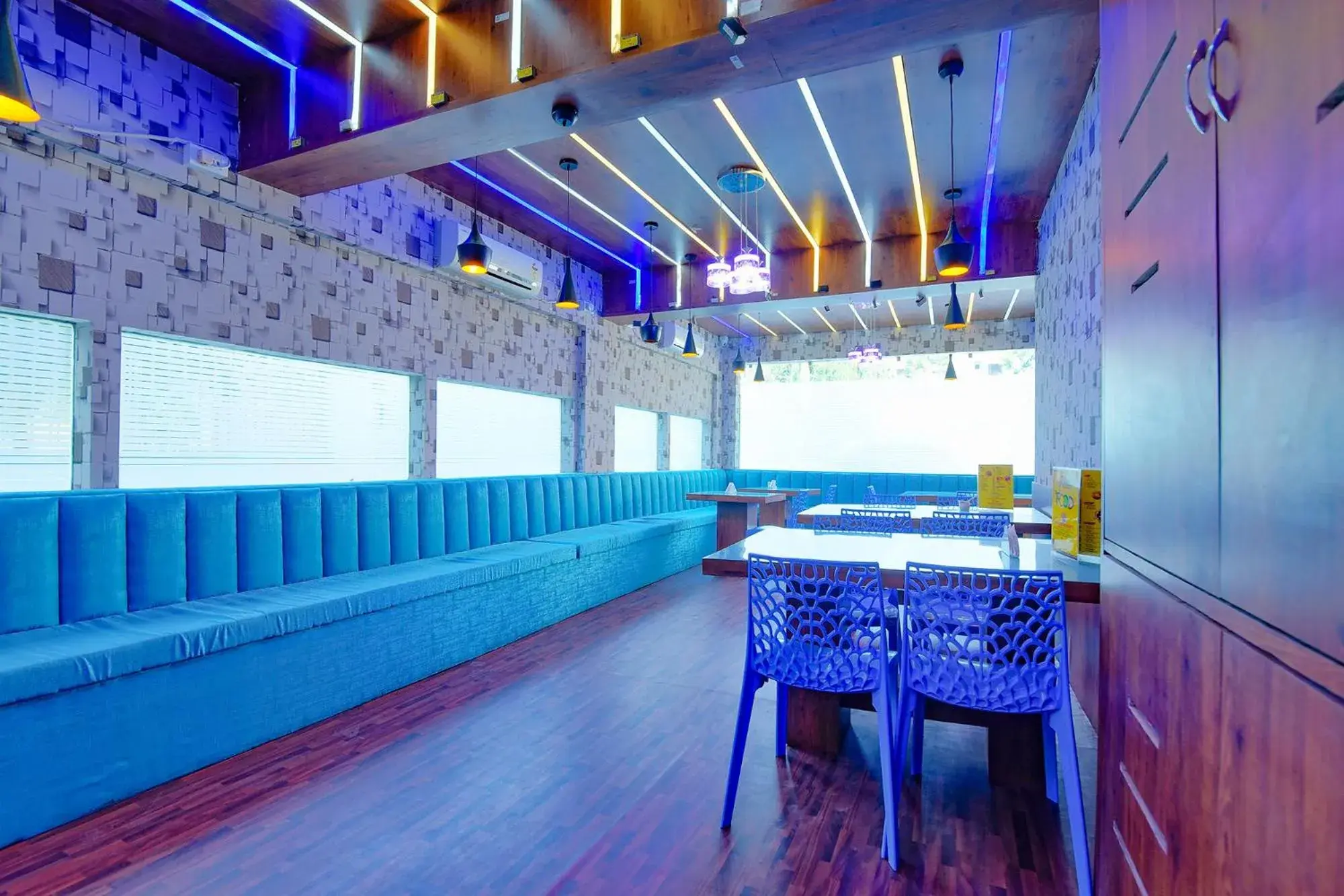 Lounge or bar in FabHotel New kolkata Residency Inn - Nr Axis Mall Lounge or bar in FabHotel New kolkata Residency Inn - Nr Axis Mall