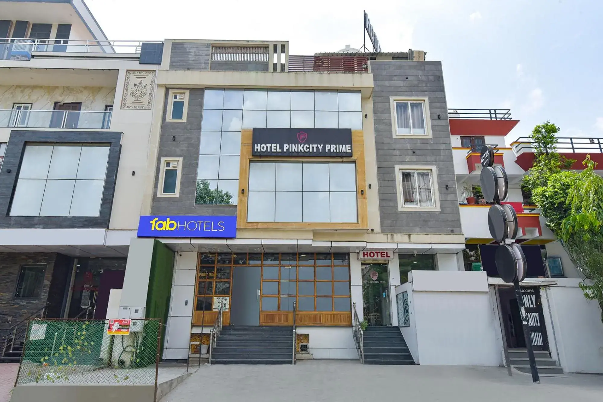 Property building in FabHotel Pink City - World Trade Park Property building in FabHotel Pink City - World Trade Park