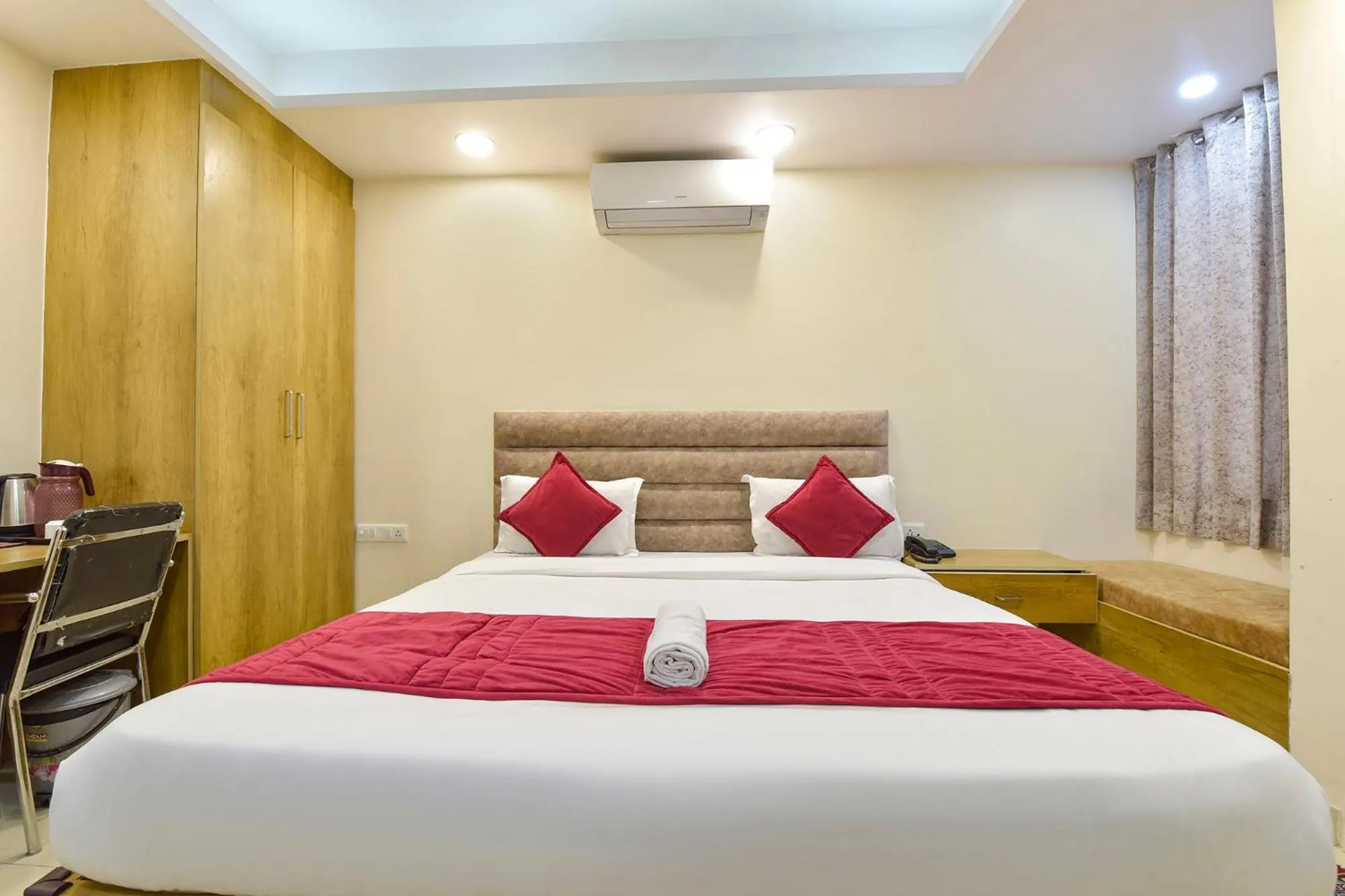 Bed in FabHotel Pink City - World Trade Park