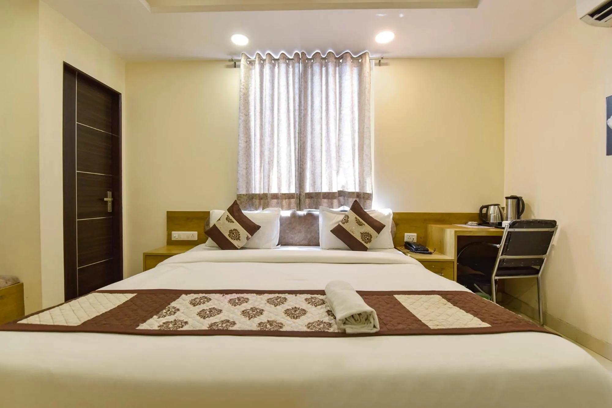 Bed in FabHotel Pink City - World Trade Park