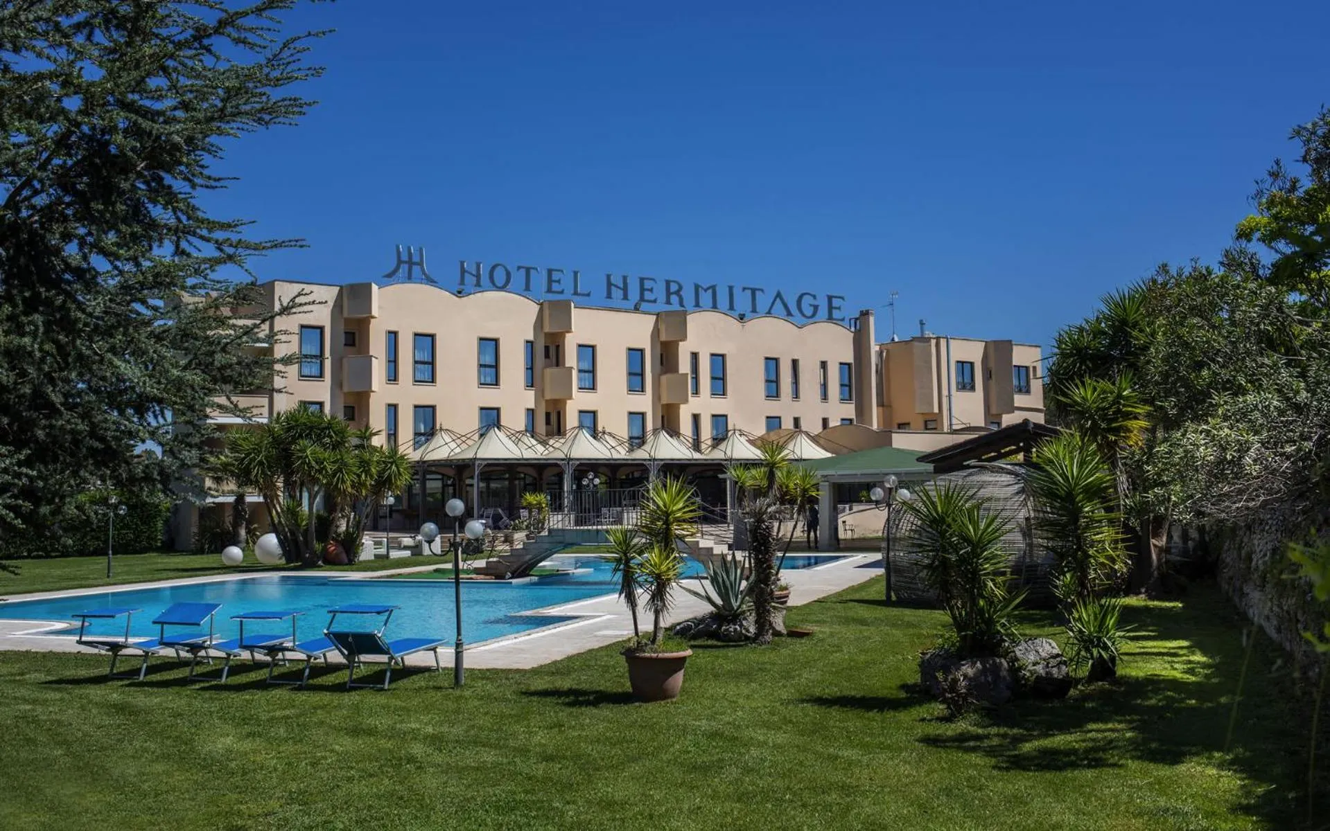 Property building in Hotel Hermitage