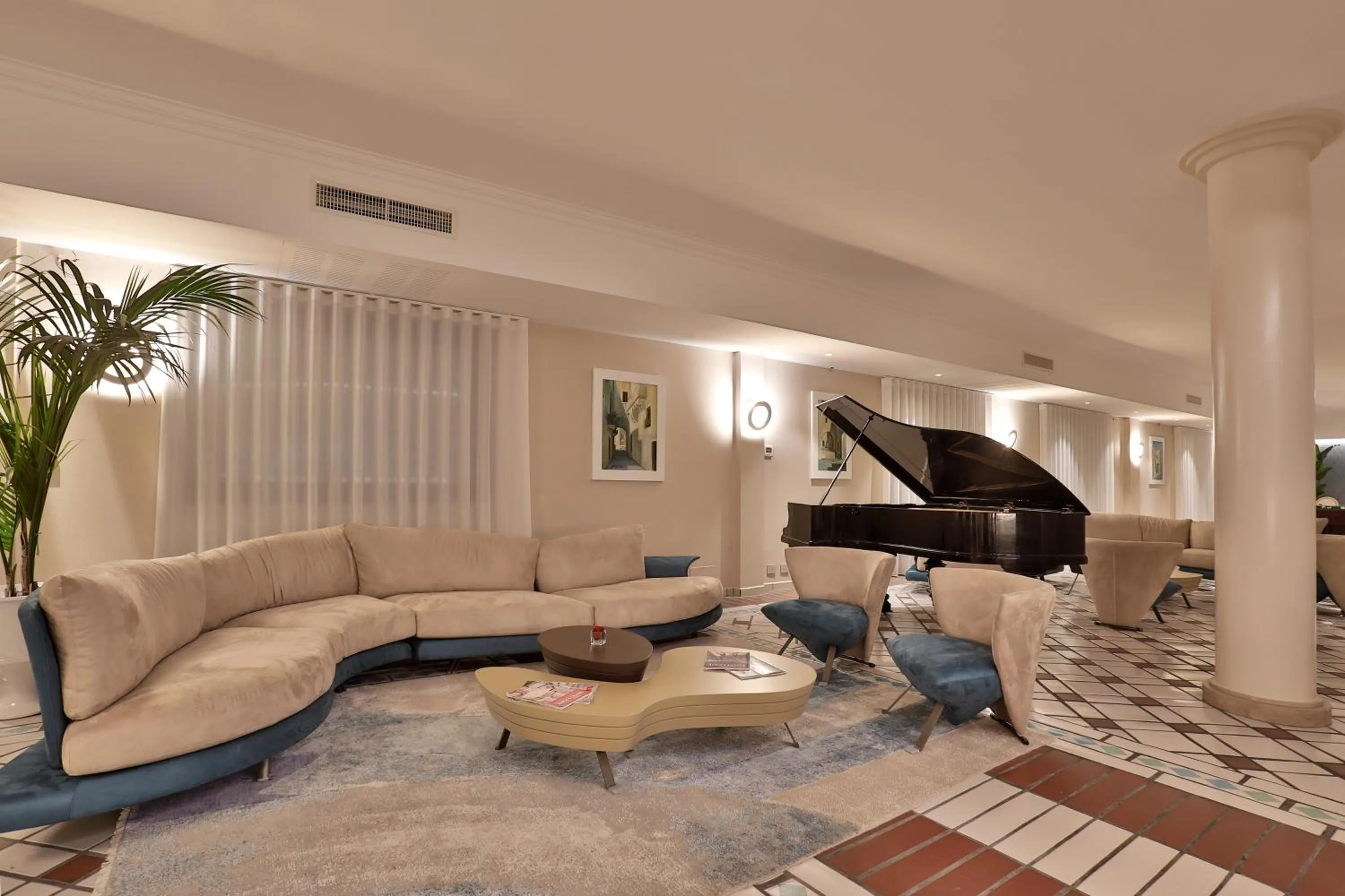 Property building in Hotel Hermitage